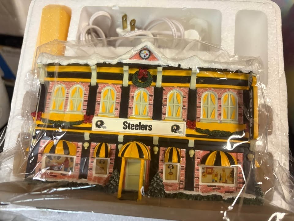 Hawthorne Village Steelers Hotel/ Lighted/ New Never Used