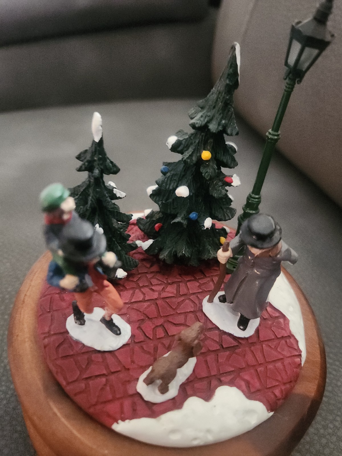 Music Box Dickens Lights up & Plays Wish You Merry Christmas Tiny Tim & Scrooge