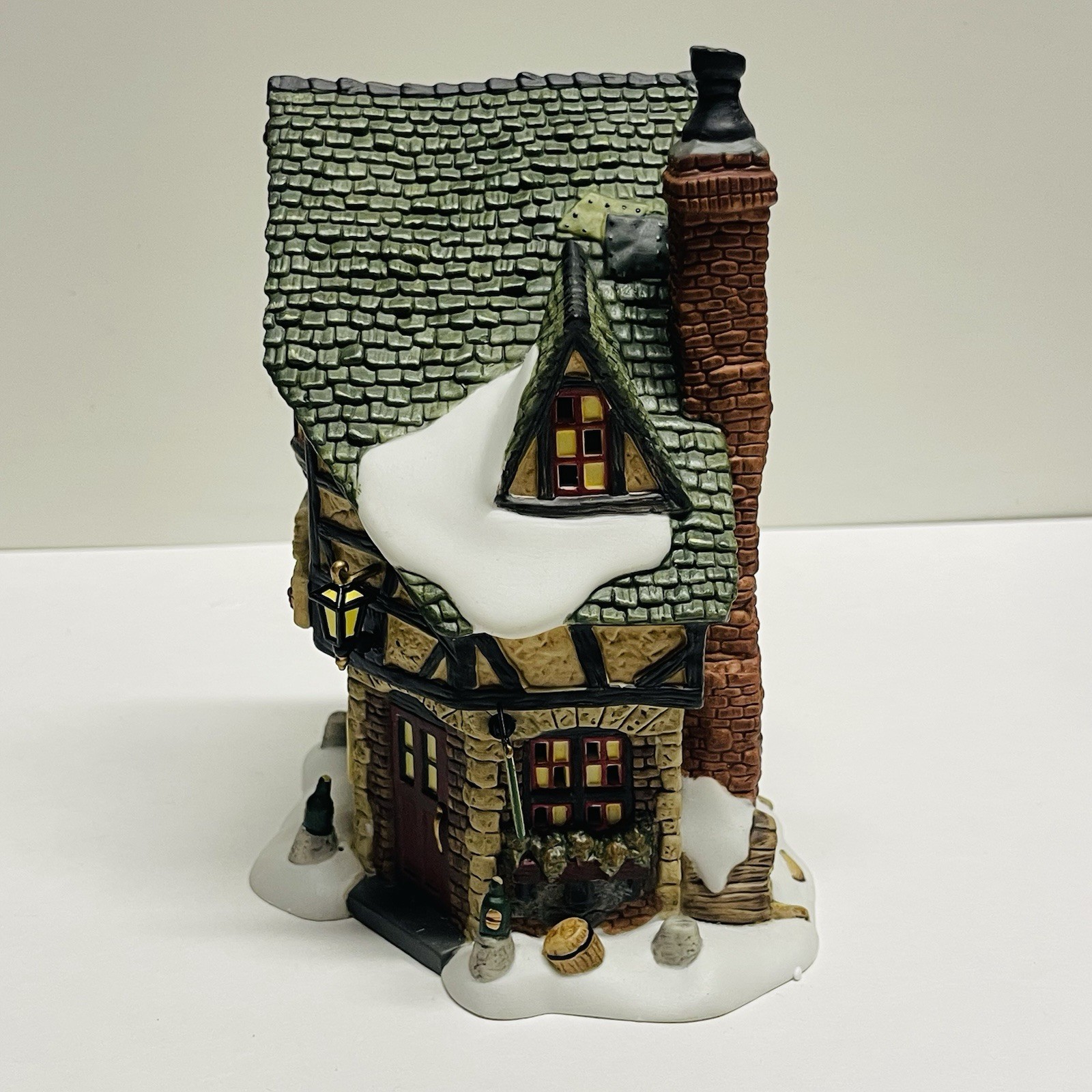 Department 56 Dickens’ Village E. Tipler Agent for Wine & Spirits W/ Box & Cord!