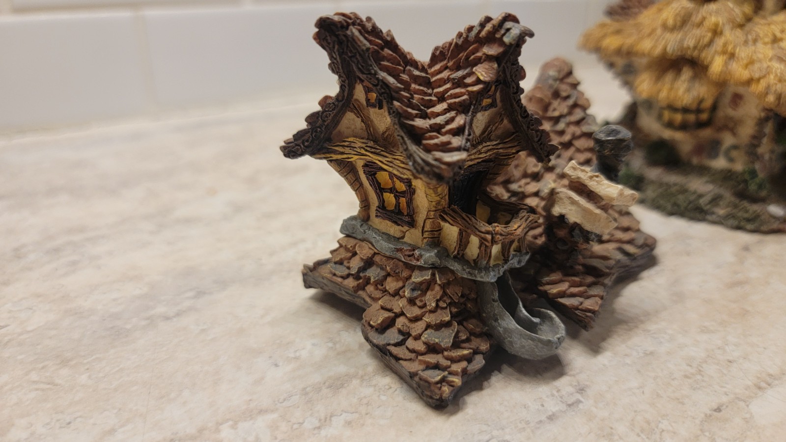 Boyds Bearly-Built Villages Daycare Center House with Bear Figurines. 2001.
