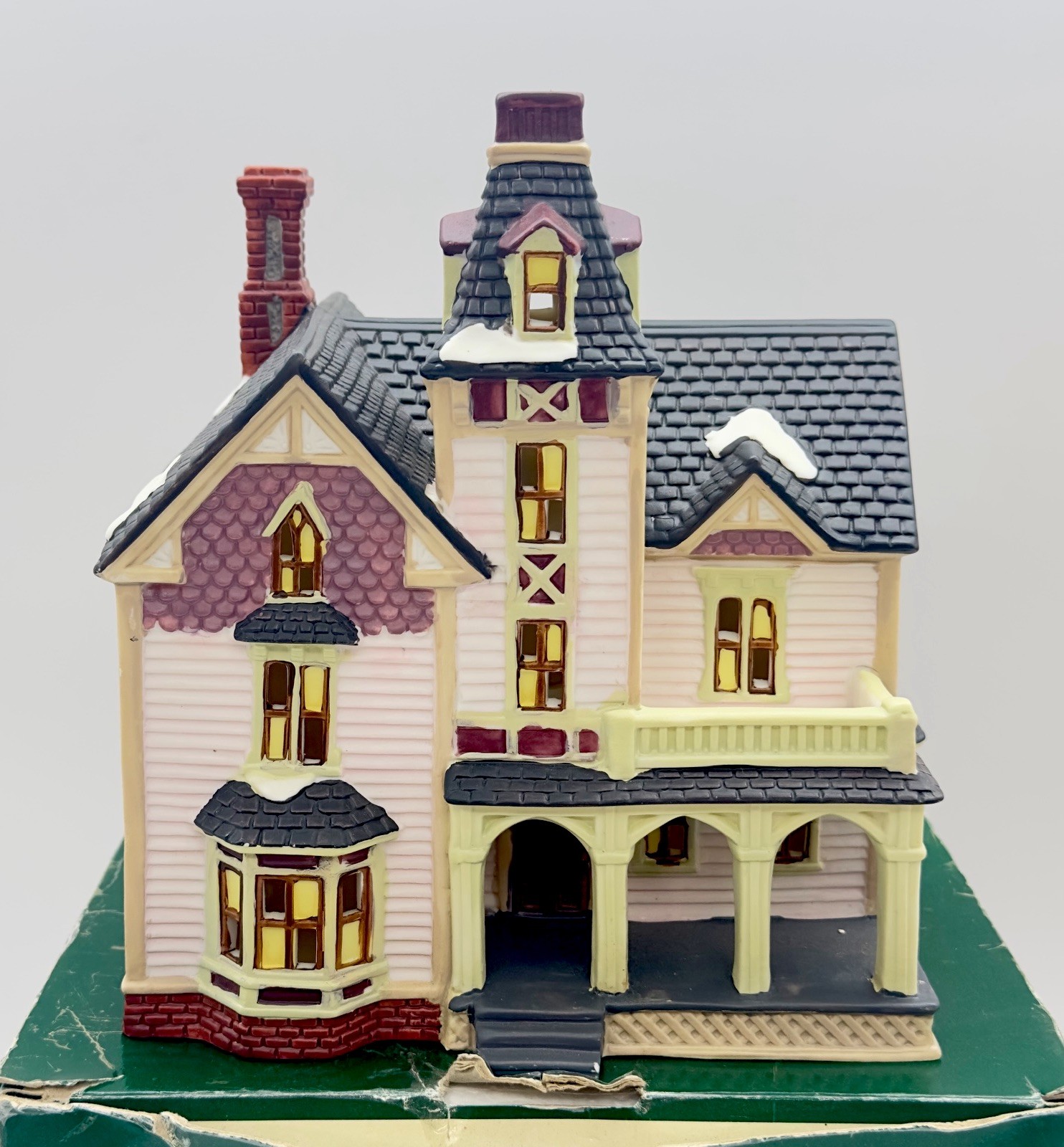 Christmas Village Dickens Collectables Victorian House 1998 GC 383-8315 NO LIGHT