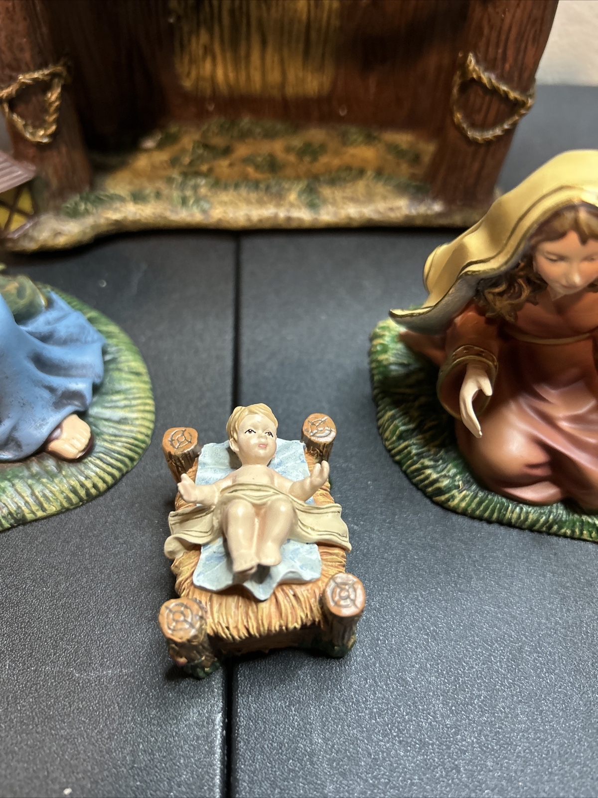 Thomas Kinkade Nativity Hawthorne Village Holy Family & Creche Joseph Mary Jesus