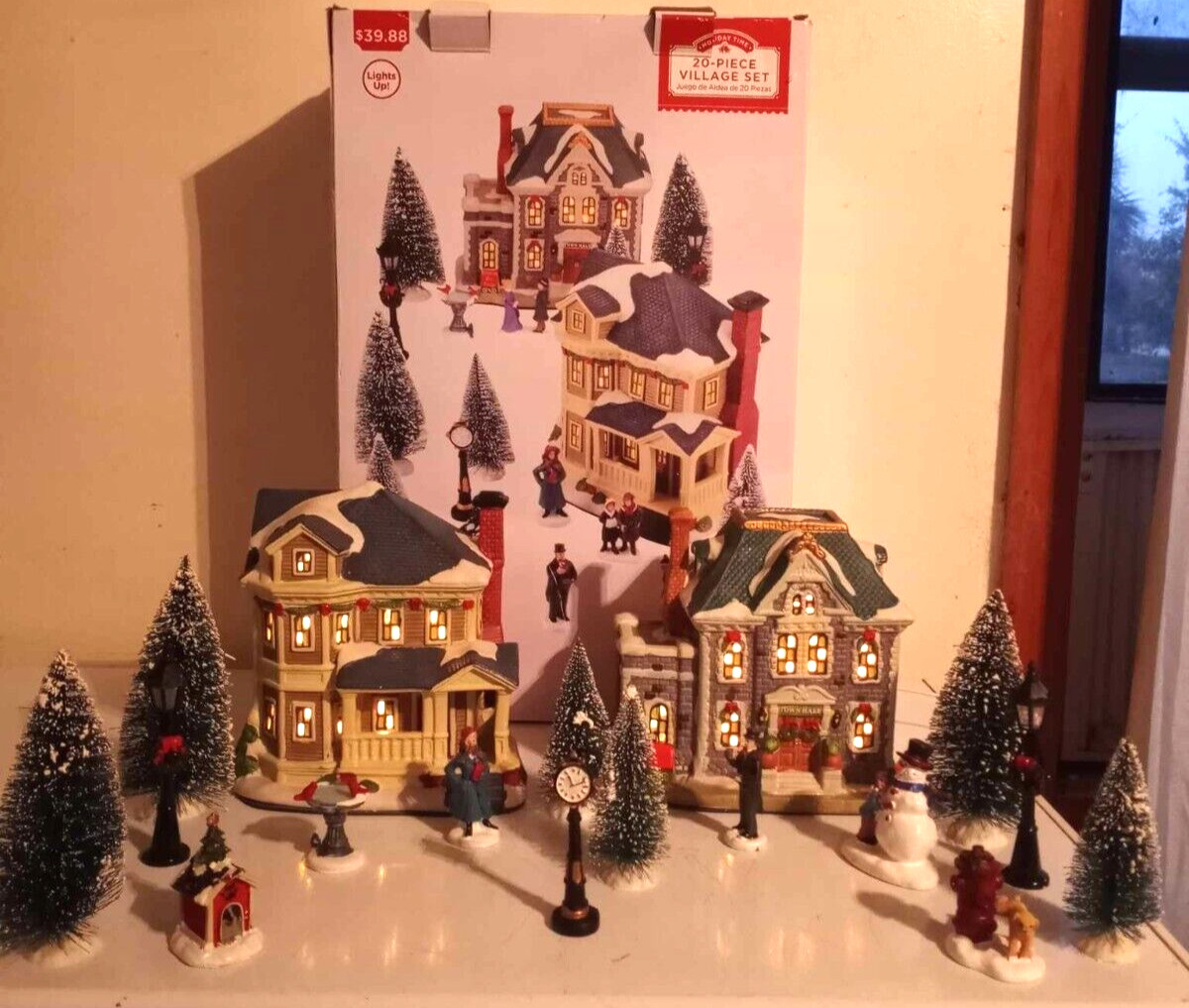 Holiday Time 20 Piece Village Set Lights Up Boxed Christmas Village & People