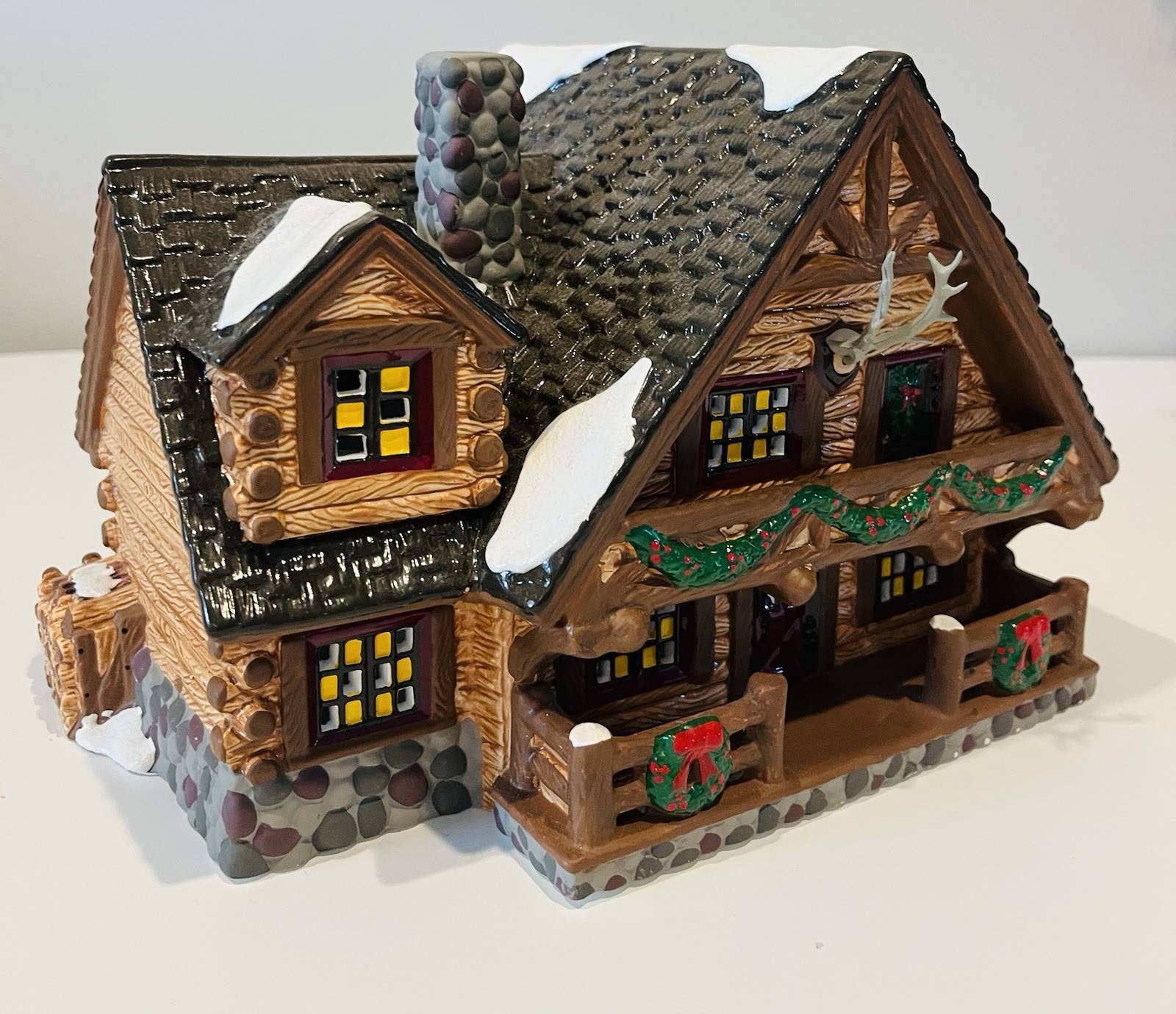 Dept 56 Snow Village HUNTING LODGE #5445-3 Retired 1996 Vintage Antlers Included