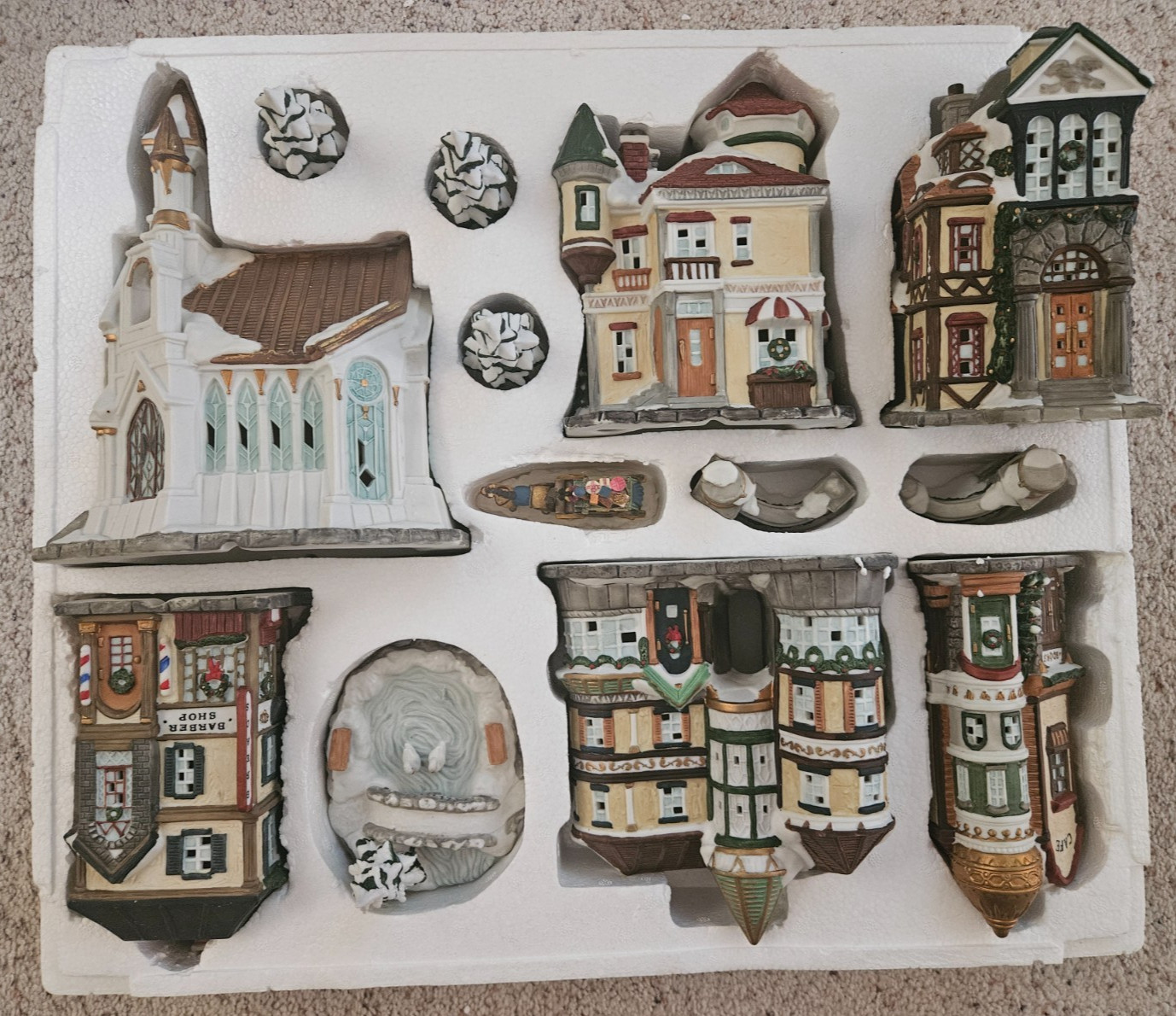 1994 TRADITIONS 40 Piece Christmas Victorian Village Set – Lighted – No Chips