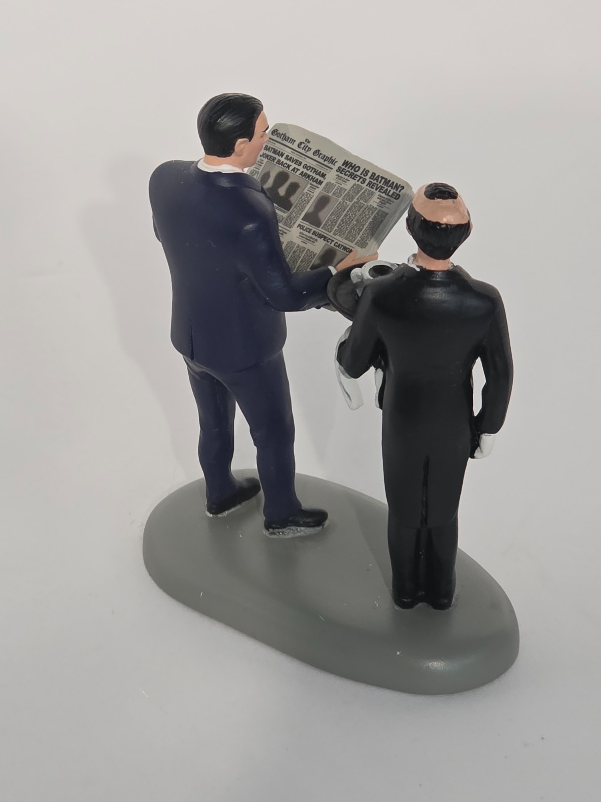 Department 56 Wayne Manor DC Comics Batman Alfred Man Cave Décor