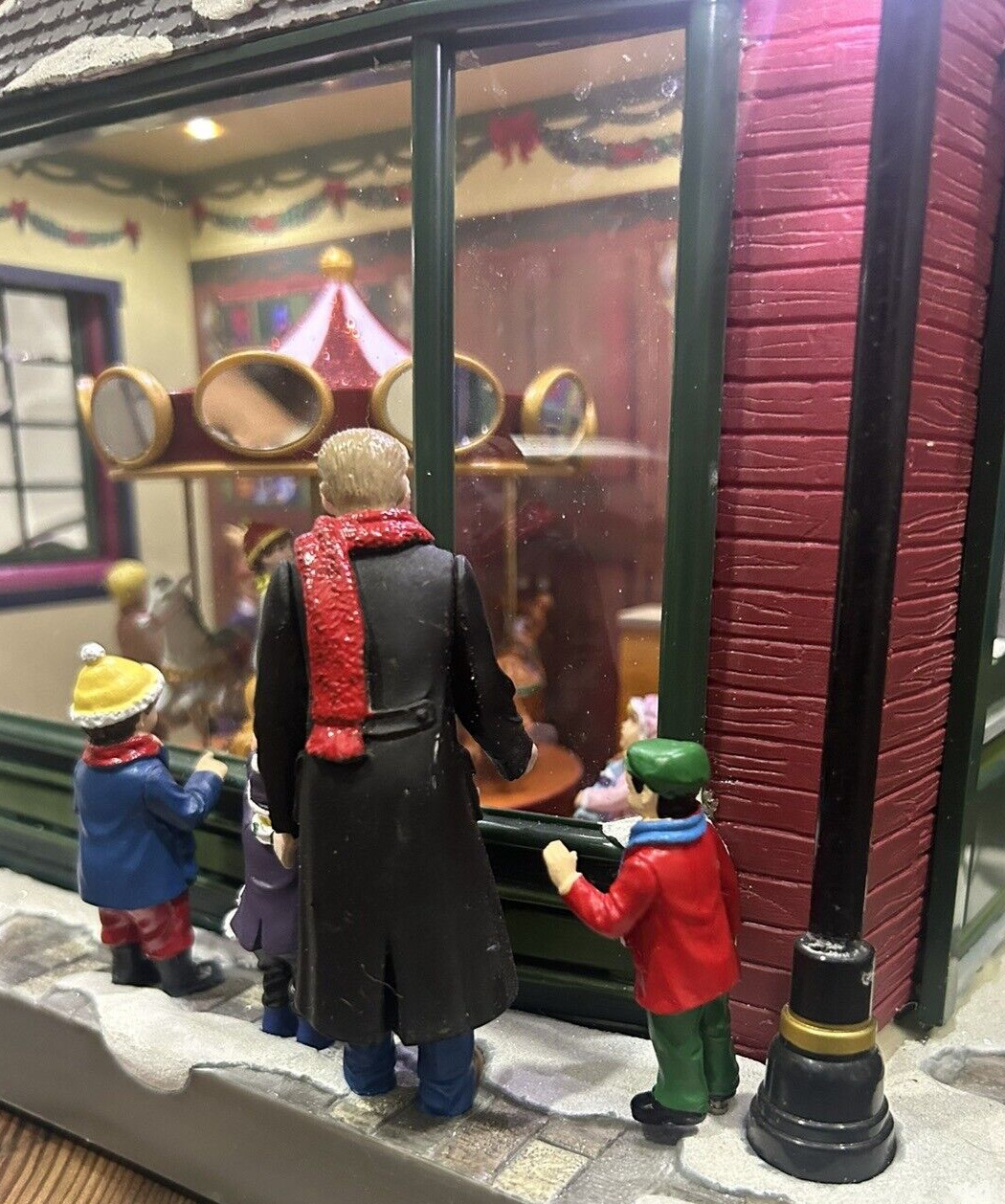 Mr. Christmas – Animated Hyde Park Village STUNNING – Gold Label Collection