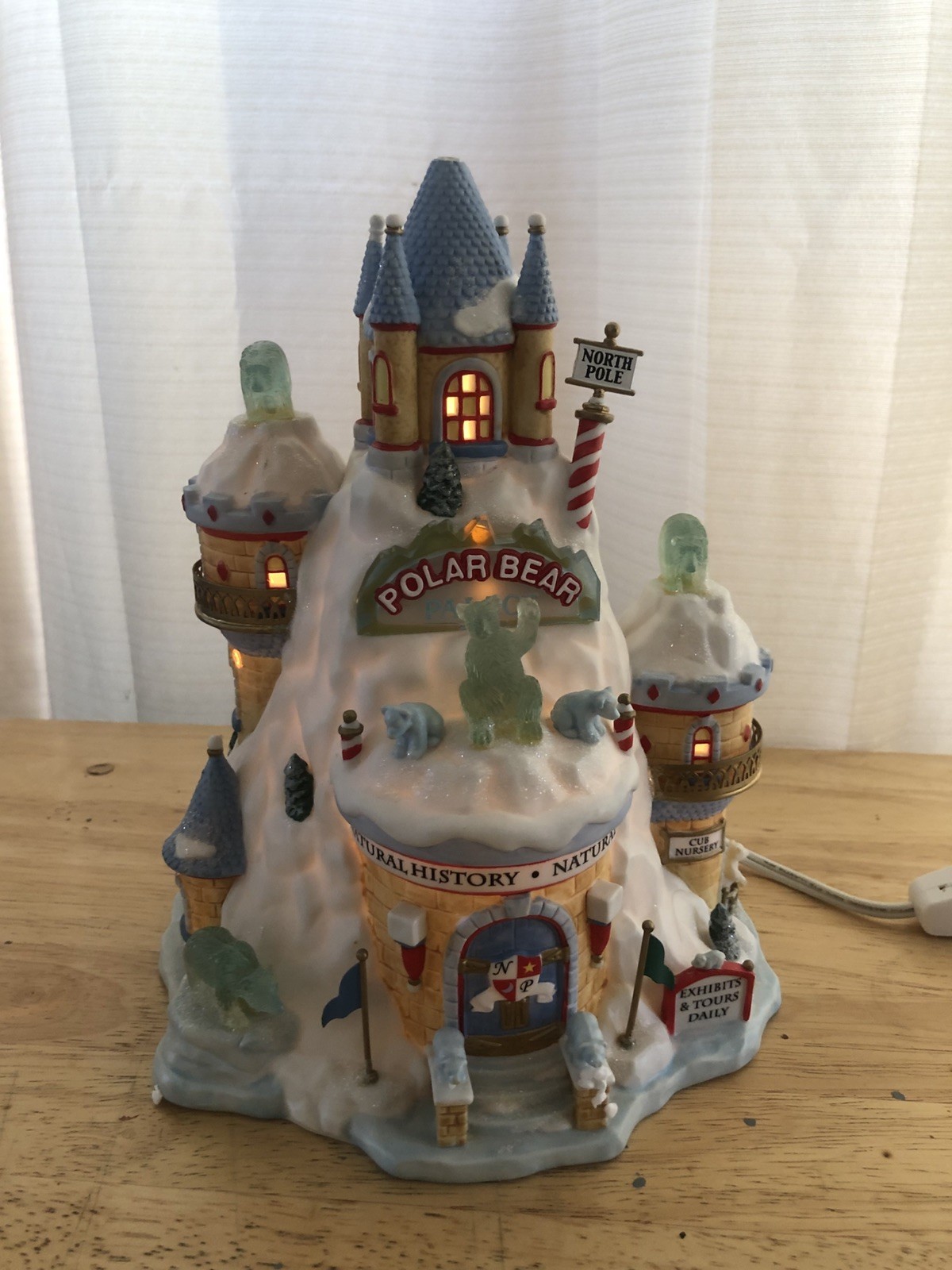 Dept 56 North Pole Polar Bear Palace #799918 Ltd Ed 12000 Retired w/ Box
