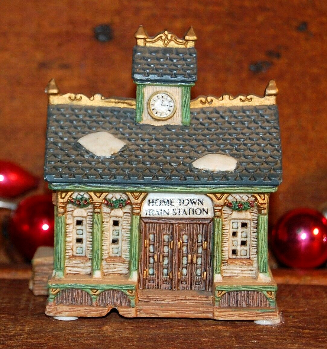 1995 Home Town America Christmas Village Train Station Porcelain Bisque, #7-1824