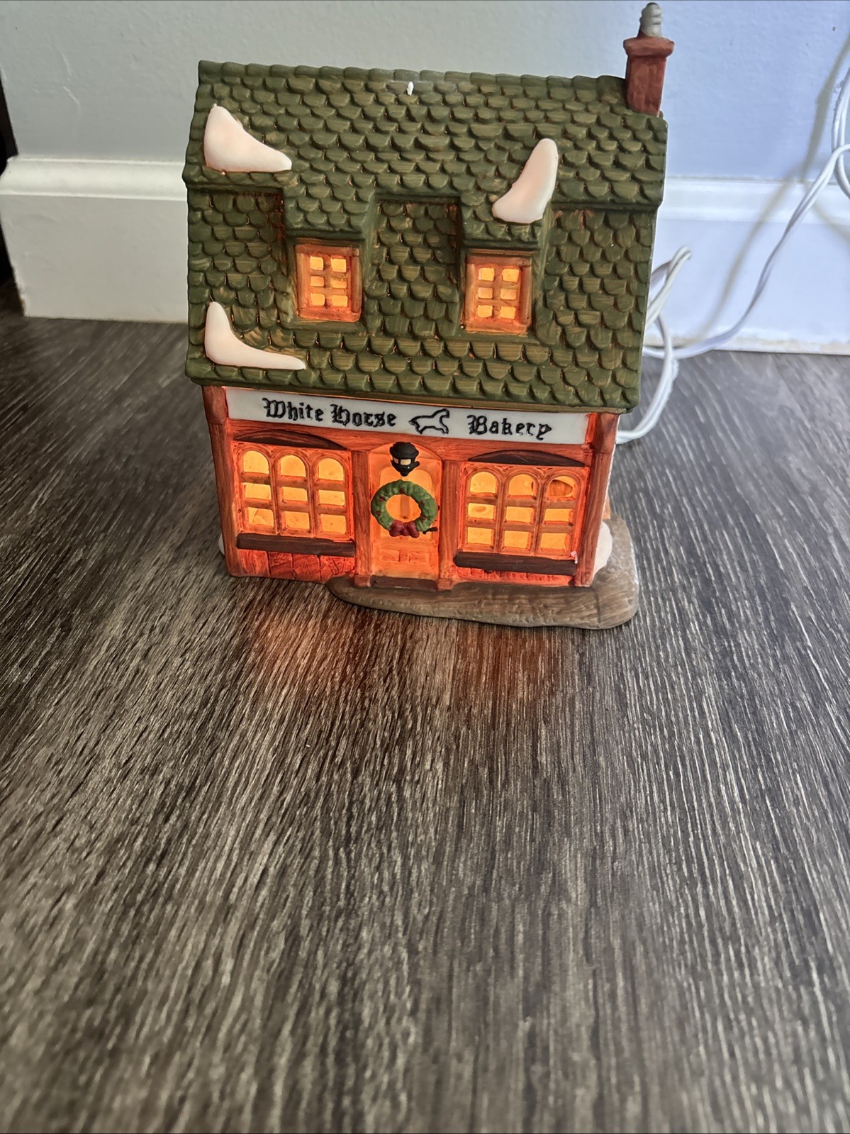 Dept 56 White Horse Bakery Dickens Village Collection 7″ Retired Vintage 1988