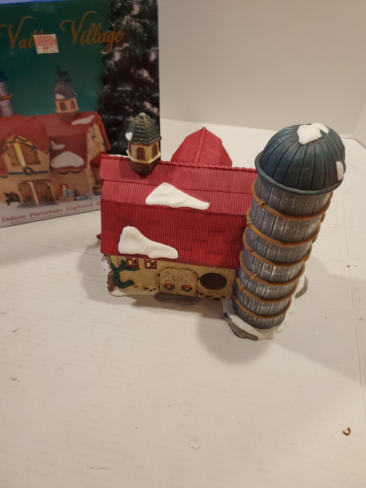 Heartland valley village Red Farm Barn 2001 Limited Edition HTF, Retired