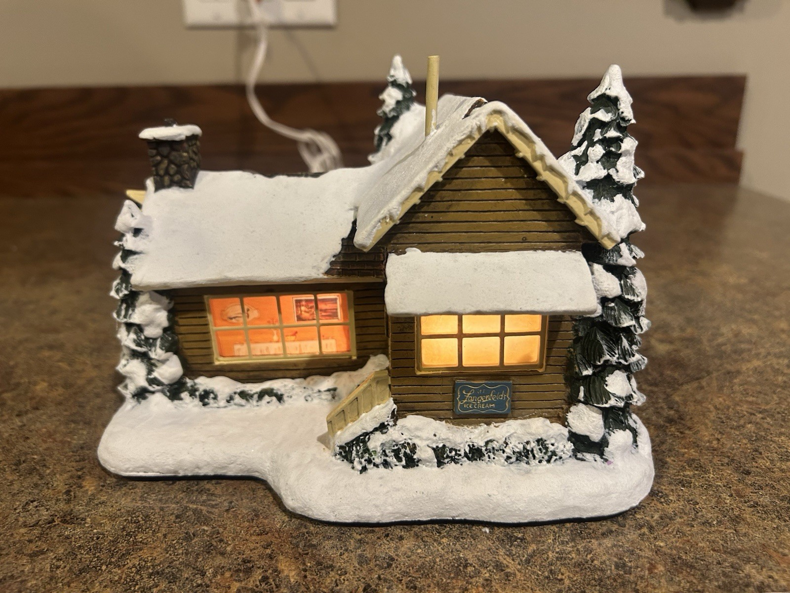T. Redlin’s Winter Memories Collection Hawthorne Village Woodland Diner #A0841