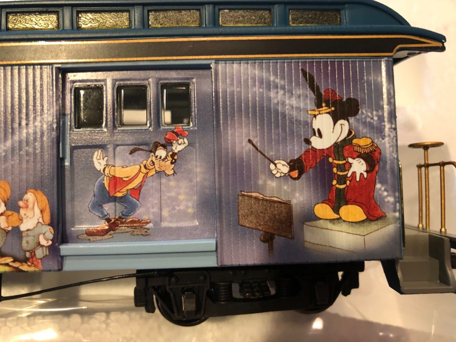 HAWTHORNE VILLAGE HO MAGIC OF DISNEY Loco, Tender,& Snow white Car