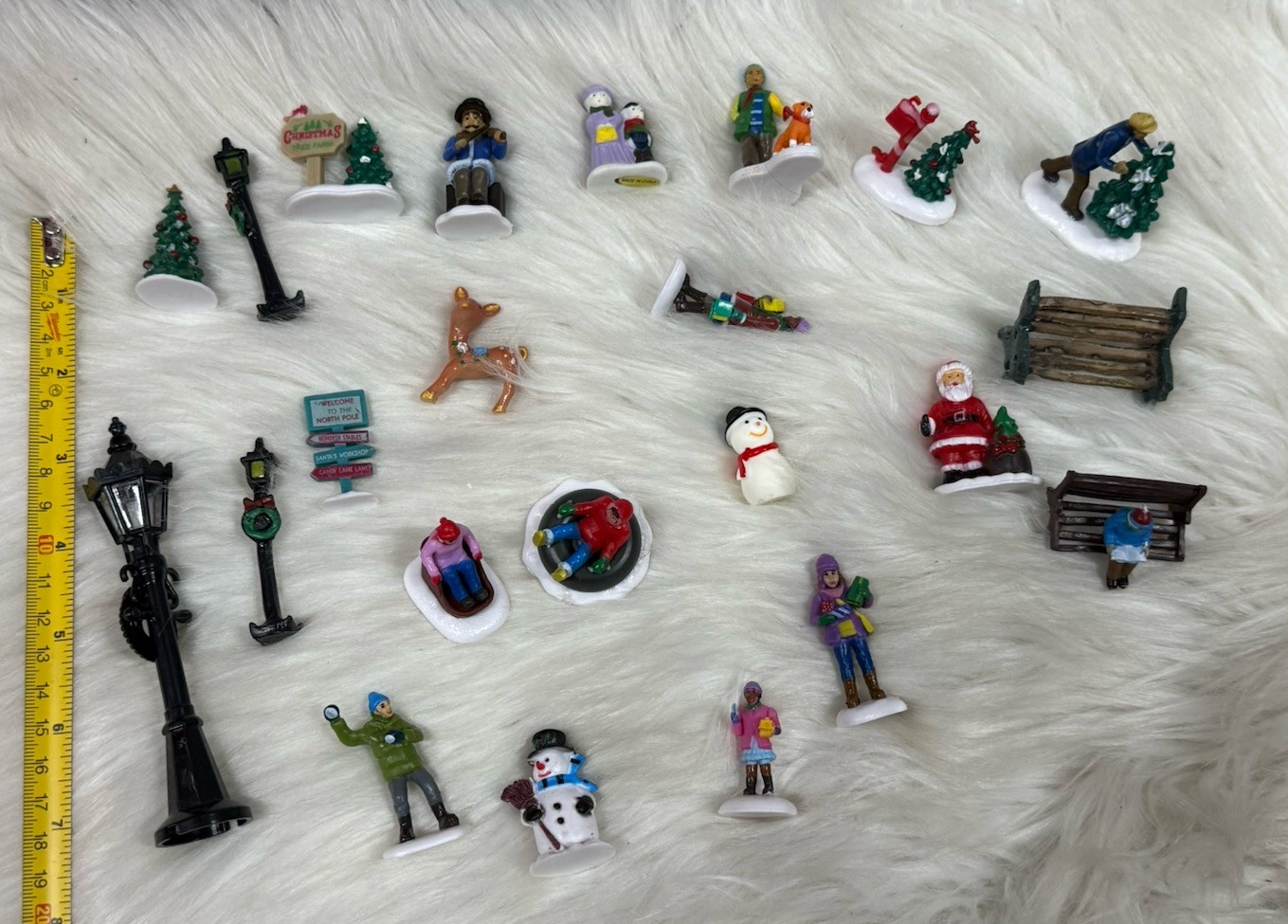 Plastic set of 20+ Christmas Village Figures Pieces Accesories Santa Snowman