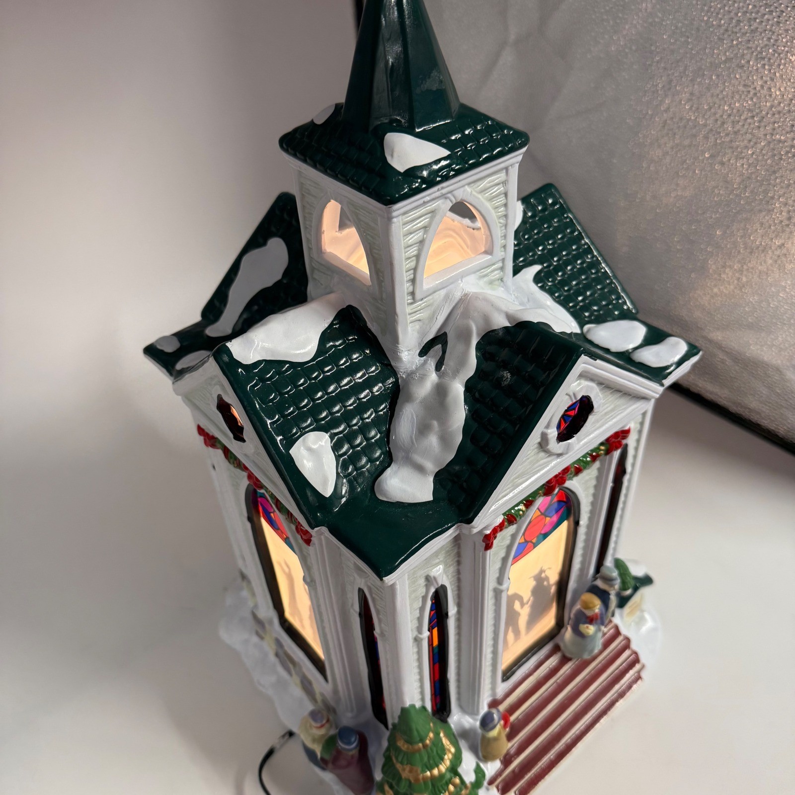 VTG Mr. Christmas Village Church Lighted Animated 1998 choir motion Victorian