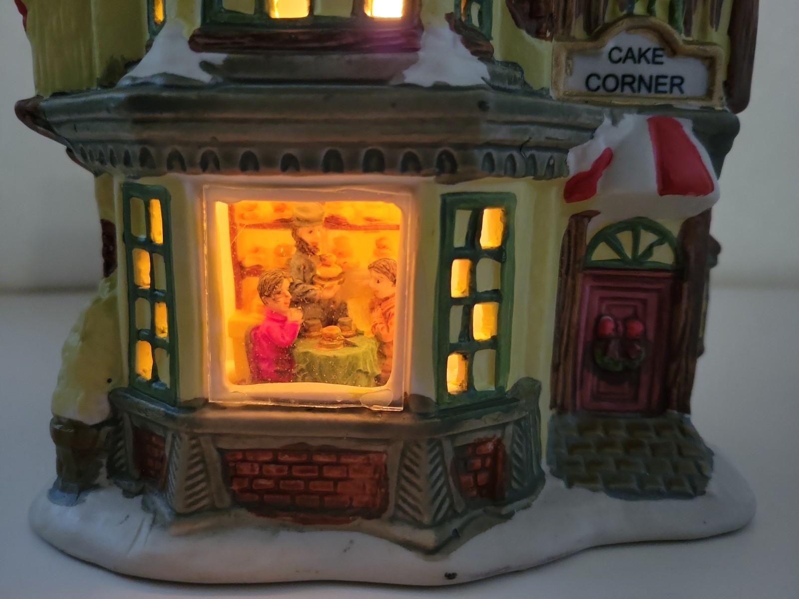 Winter Valley CAKE CORNER Porcelain Lighted House CHRISTMAS VILLAGE 6.5″