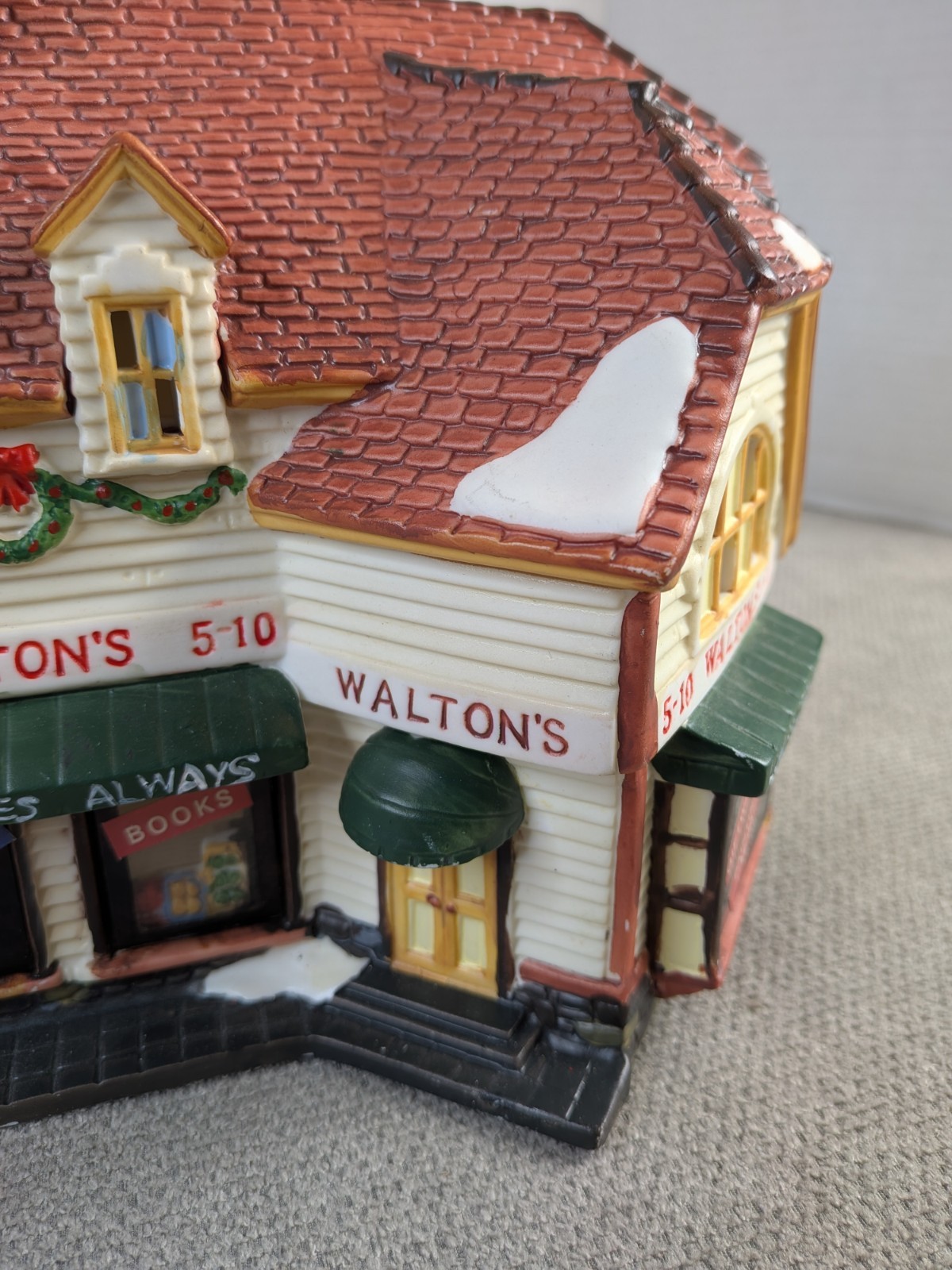 Christmas Holiday Time Walton’s 5-10 Variety Store Lighted Village Store P0369