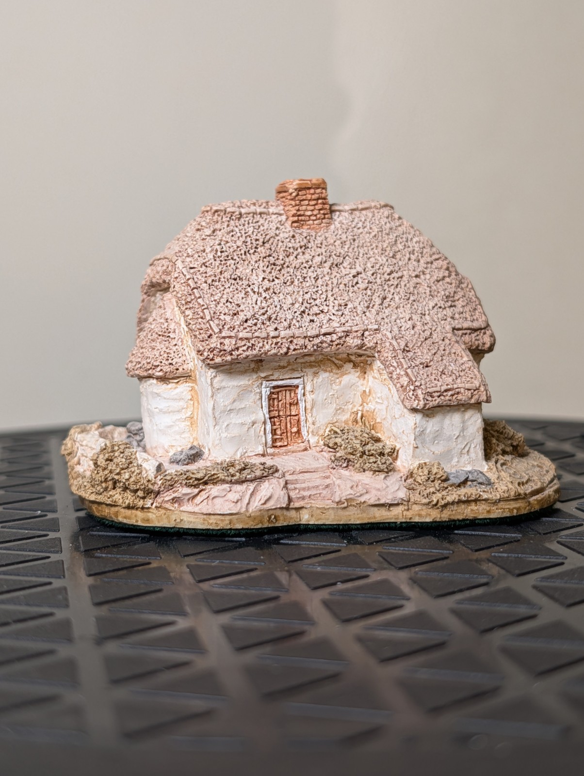 Lilliput Lane “Clover Cottage” From The English Collection, Dated 1987