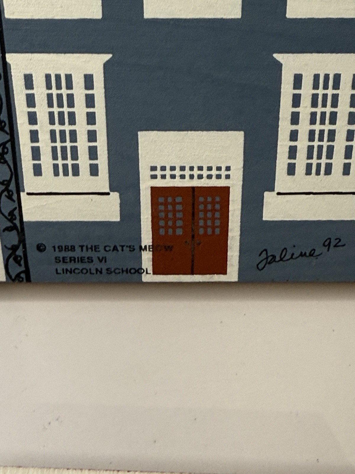 The Cat’s Meow Village Series VI Lincoln School 1988- Deco Scene