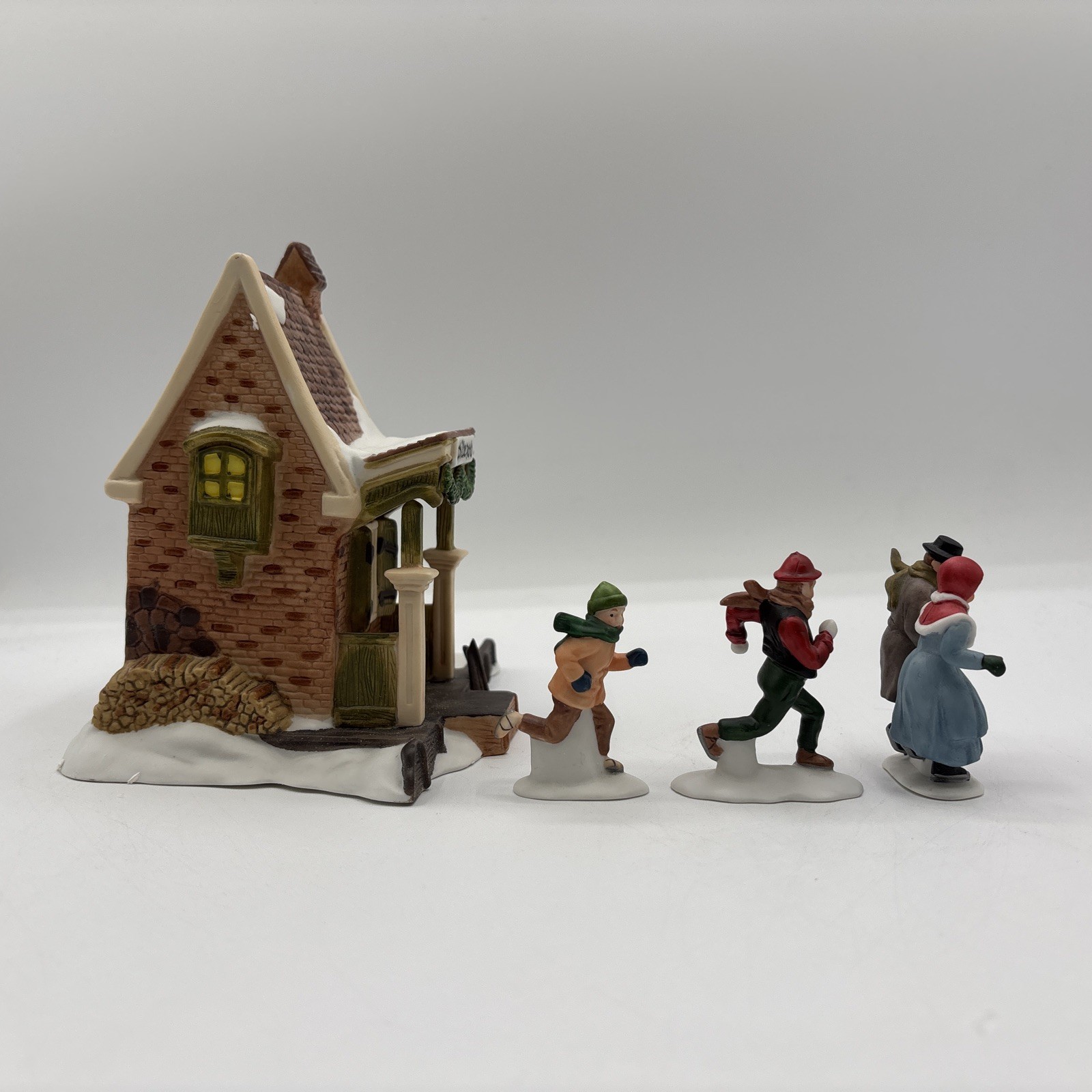 Department 56 1988 Vintage HVC Childe Pond And Skaters Set Of 4 5903-0 Retired