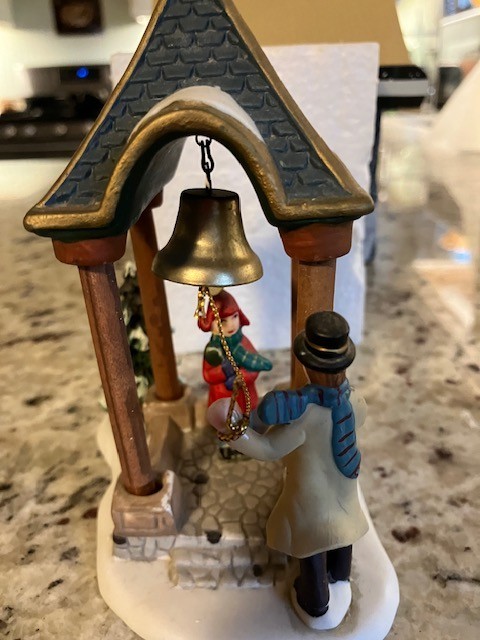 VICTORIAN VILLAGE COLLECTABLES THE OLD TOWN BELL TOWER 1999 EDITION in Box