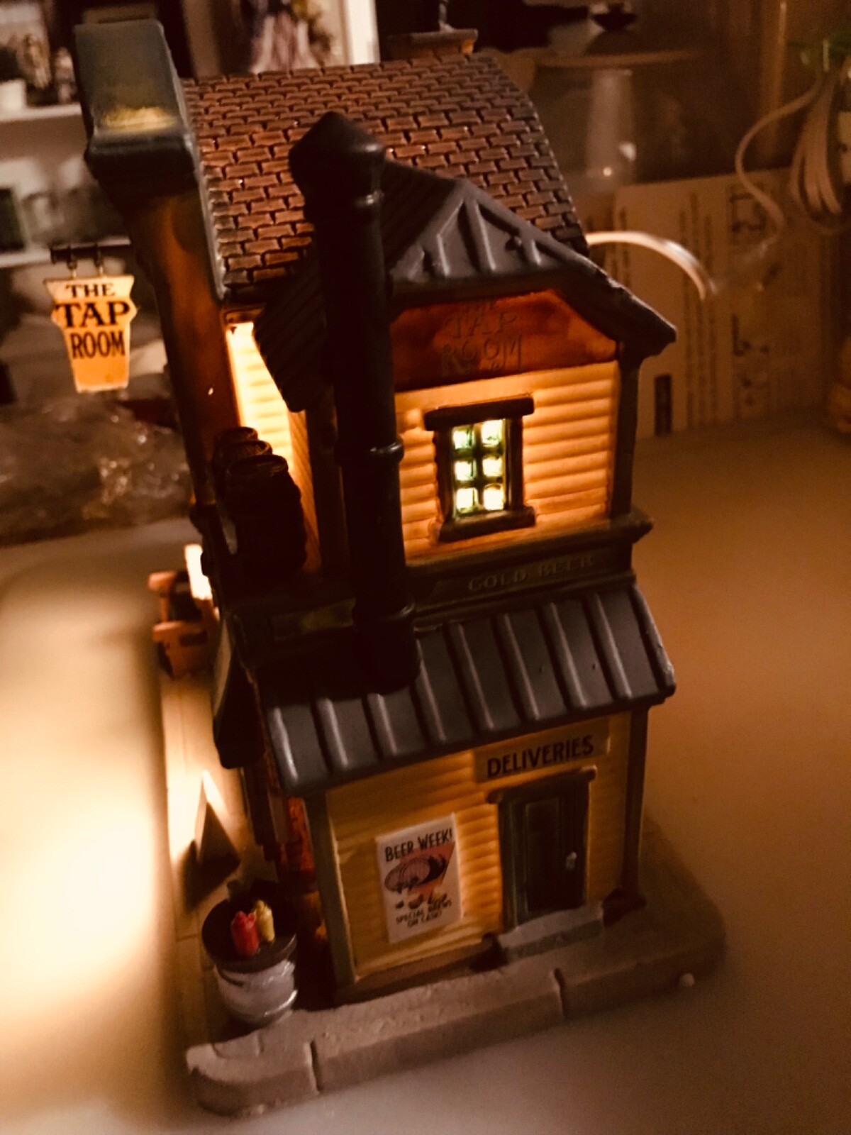 Coventry Cove Lemax The Tap Room lighted building