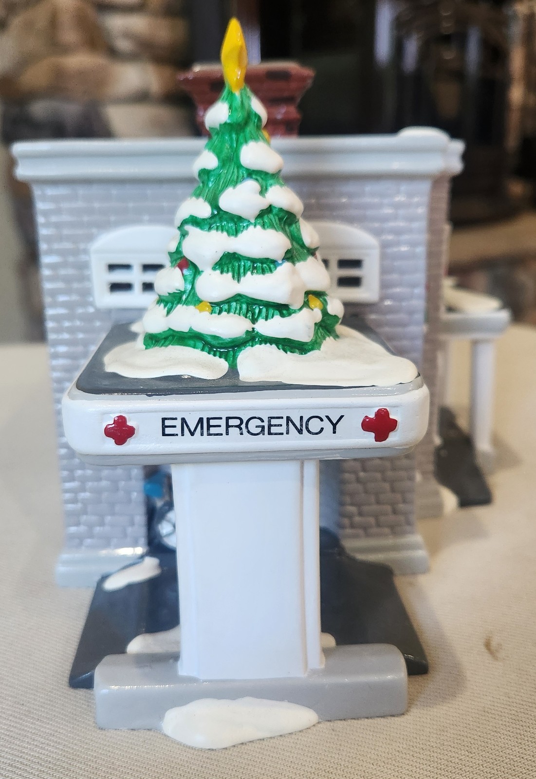 Vintage 1993 Dept 56 Snow Village Snowy Hills Hospital #54488 w/Box + Light