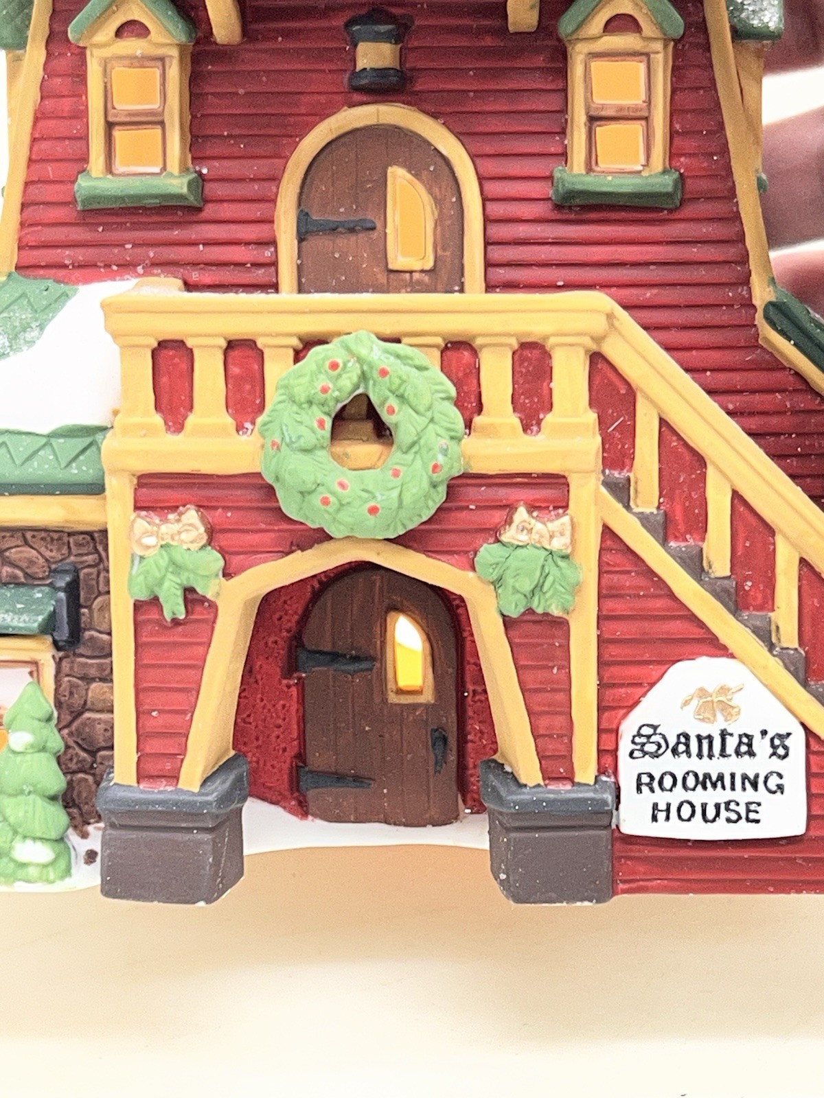 Dept 56 North Pole Santas Rooming House #56386 1995 Retired Excellent !