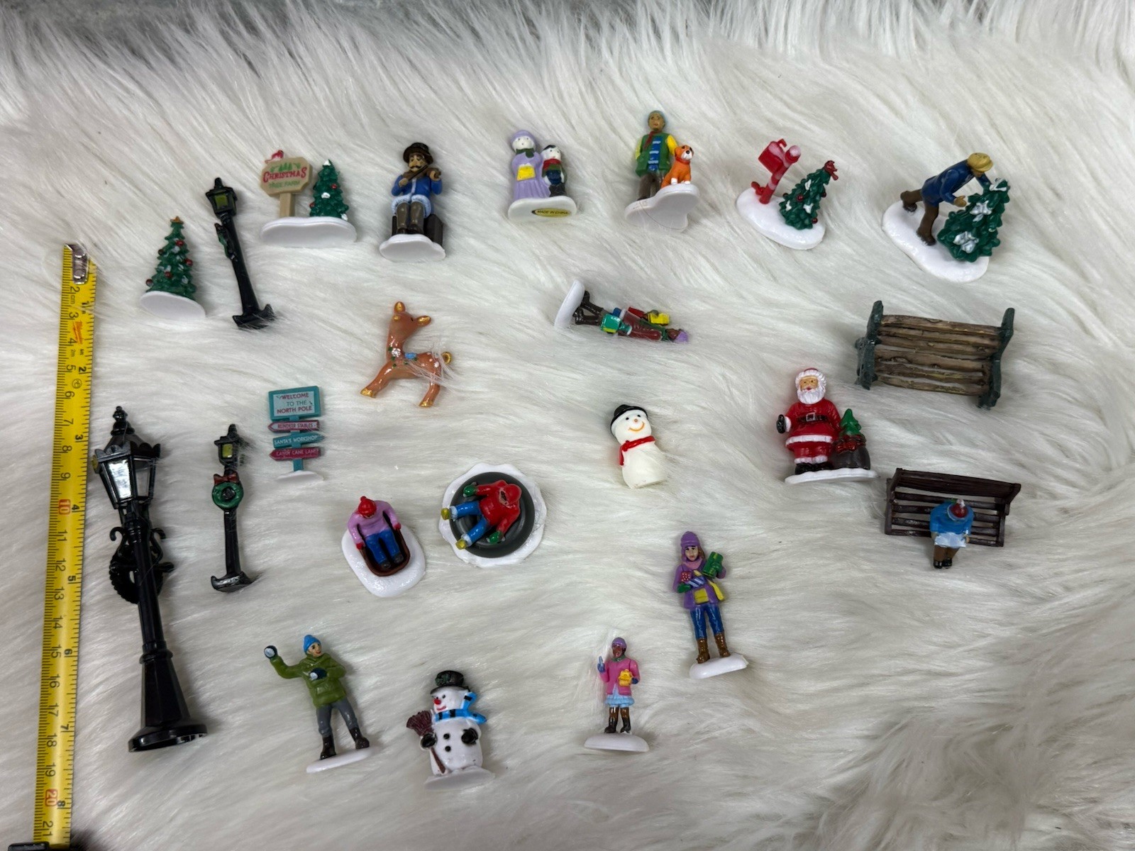 Plastic set of 20+ Christmas Village Figures Pieces Accesories Santa Snowman