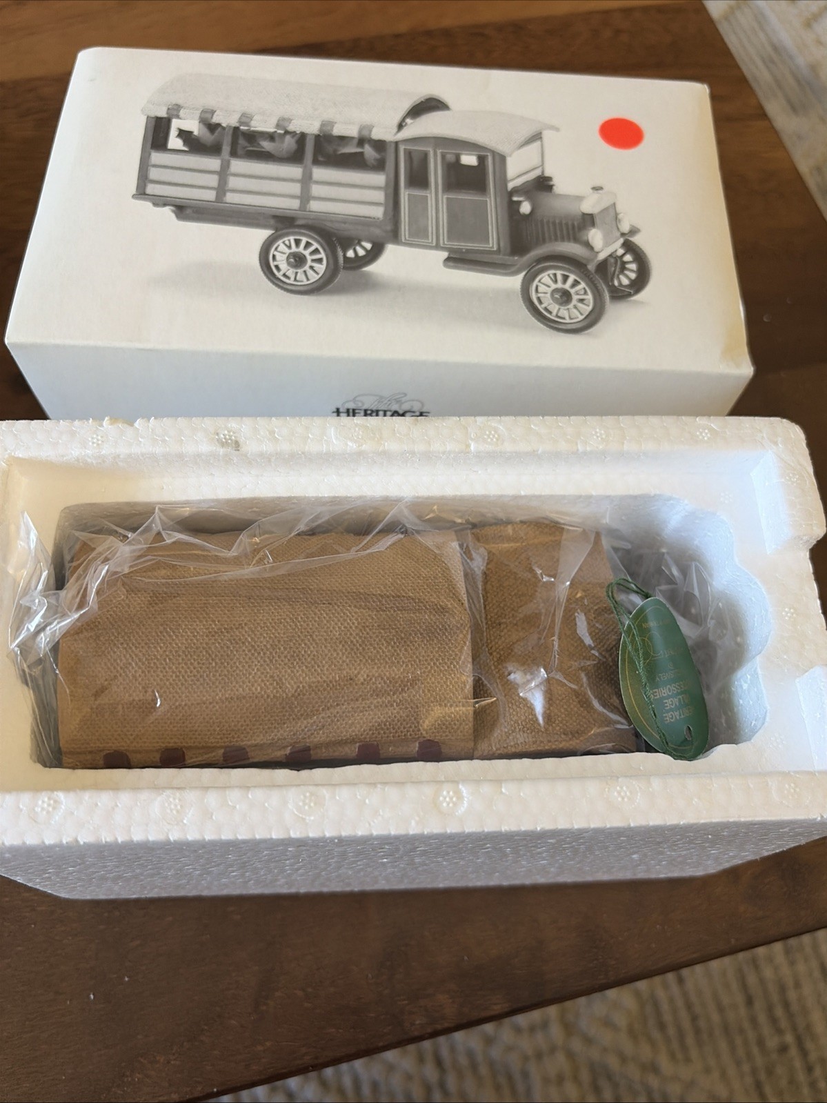 Department 56 Heritage Village Collection «Poinsettia Delivery Truck» -With Box