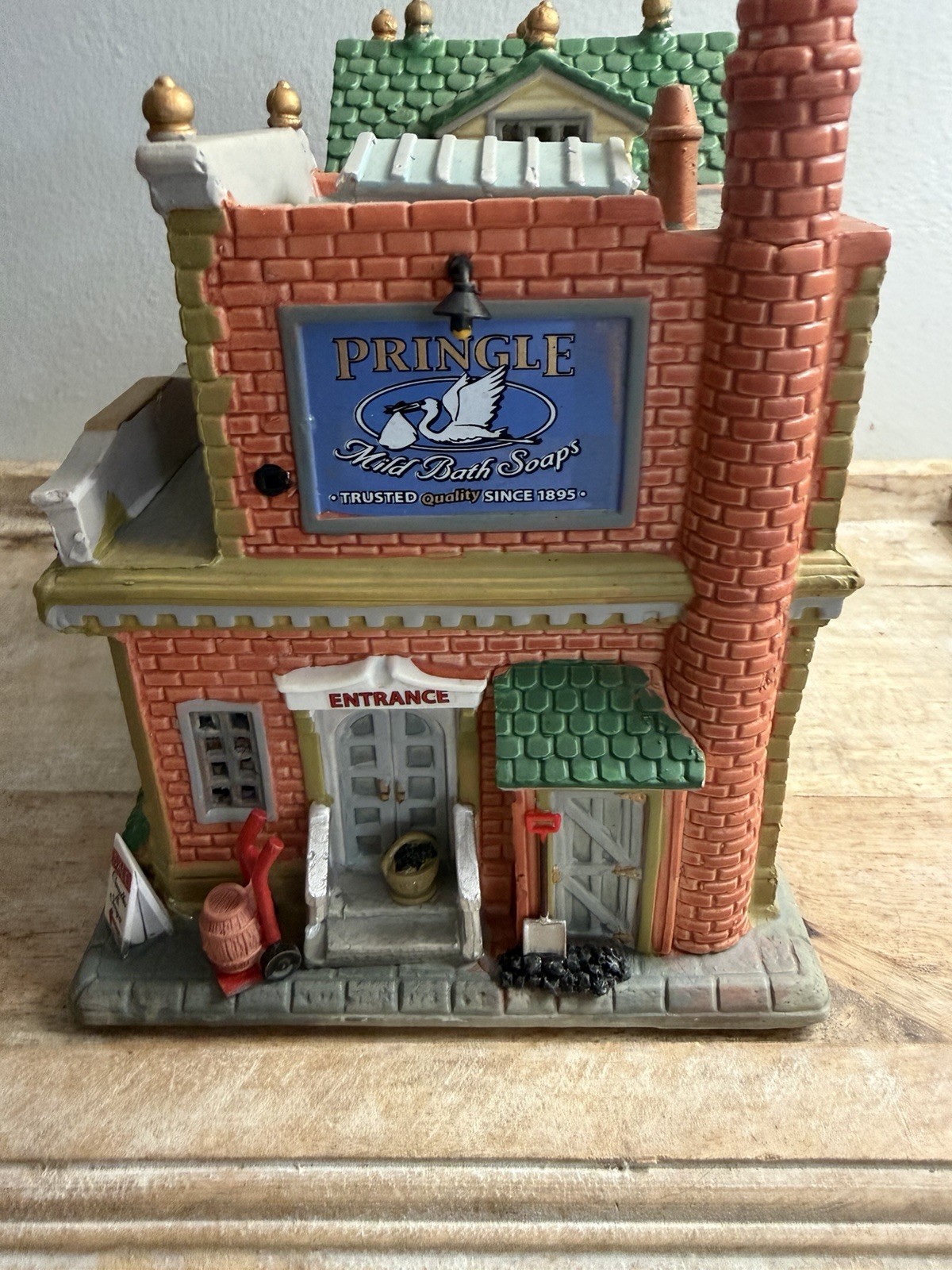 PRINGLE CANDLE & SOAP MAKERS New LEMAX Christmas Holiday Village Town Rare 25354