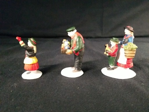 Dept 56 Heritage Village Collection THE TOY PEDDLER 5616-2 Set of 3 Figures