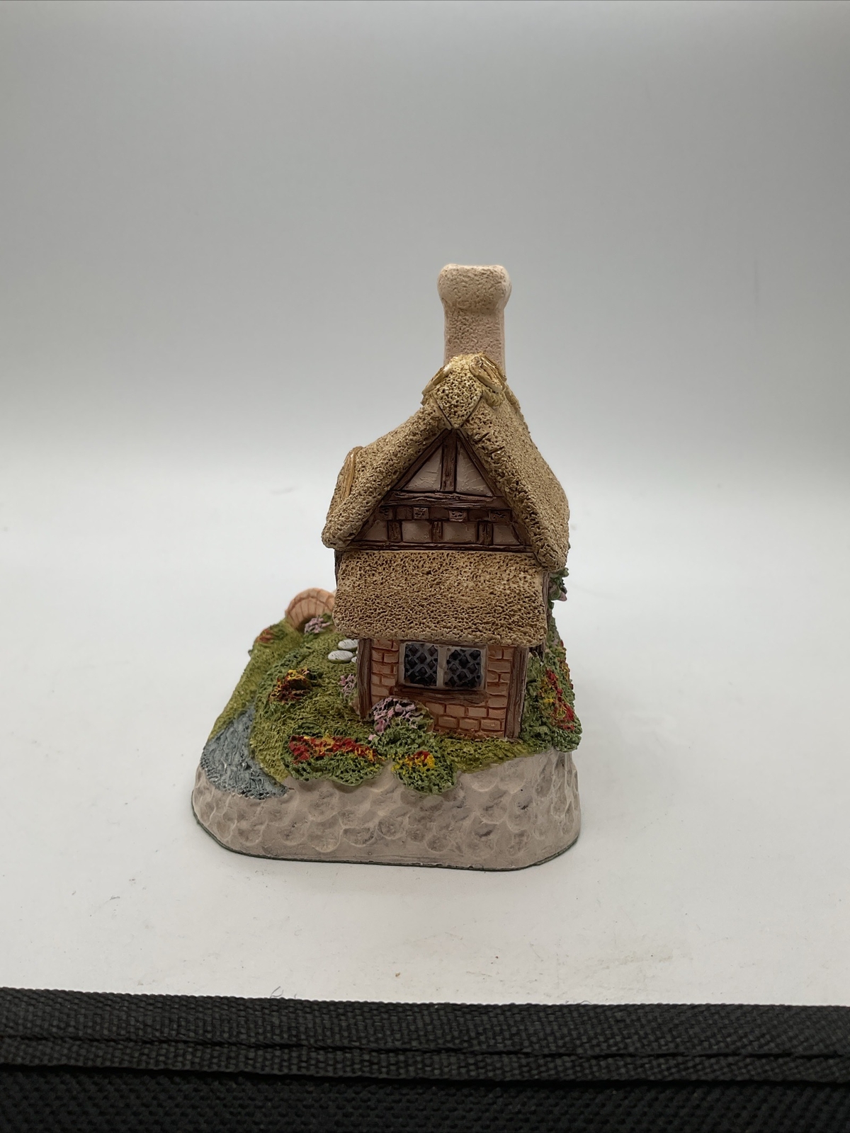 Crystal Cottage – 1993 David Winter – Includes Box & COA