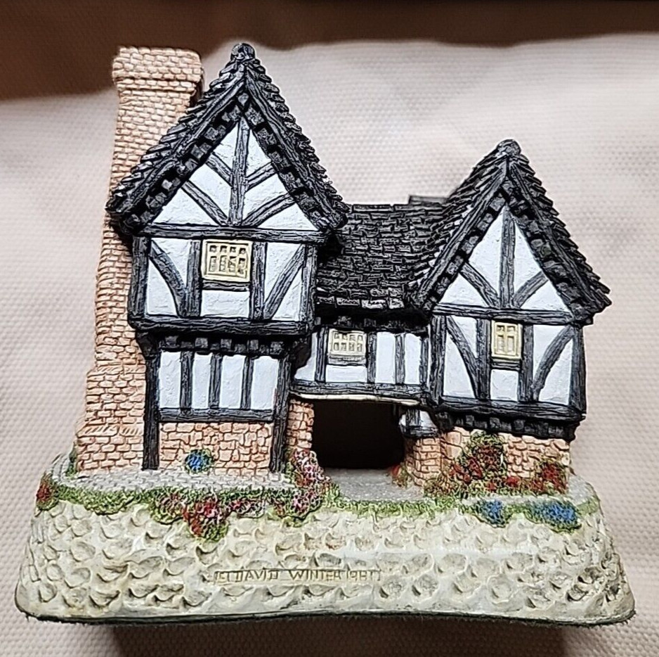 Vintage David Winter Cottages 1981 Tudor Manor House with box. Excellent!