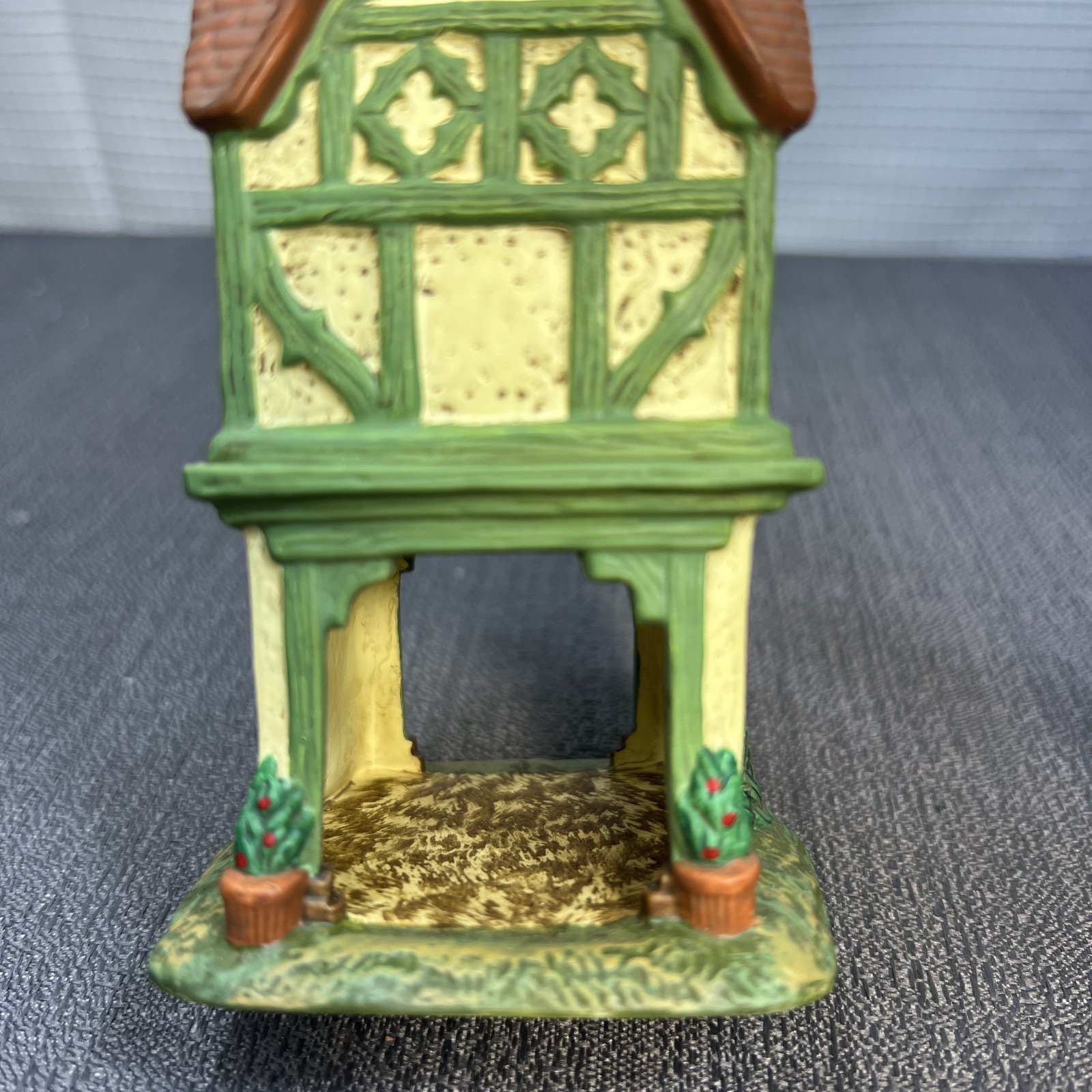 Vtg 2000 Dept 56 HVC Dickens Village Series Hedgerow Dovecote Accessory #58524