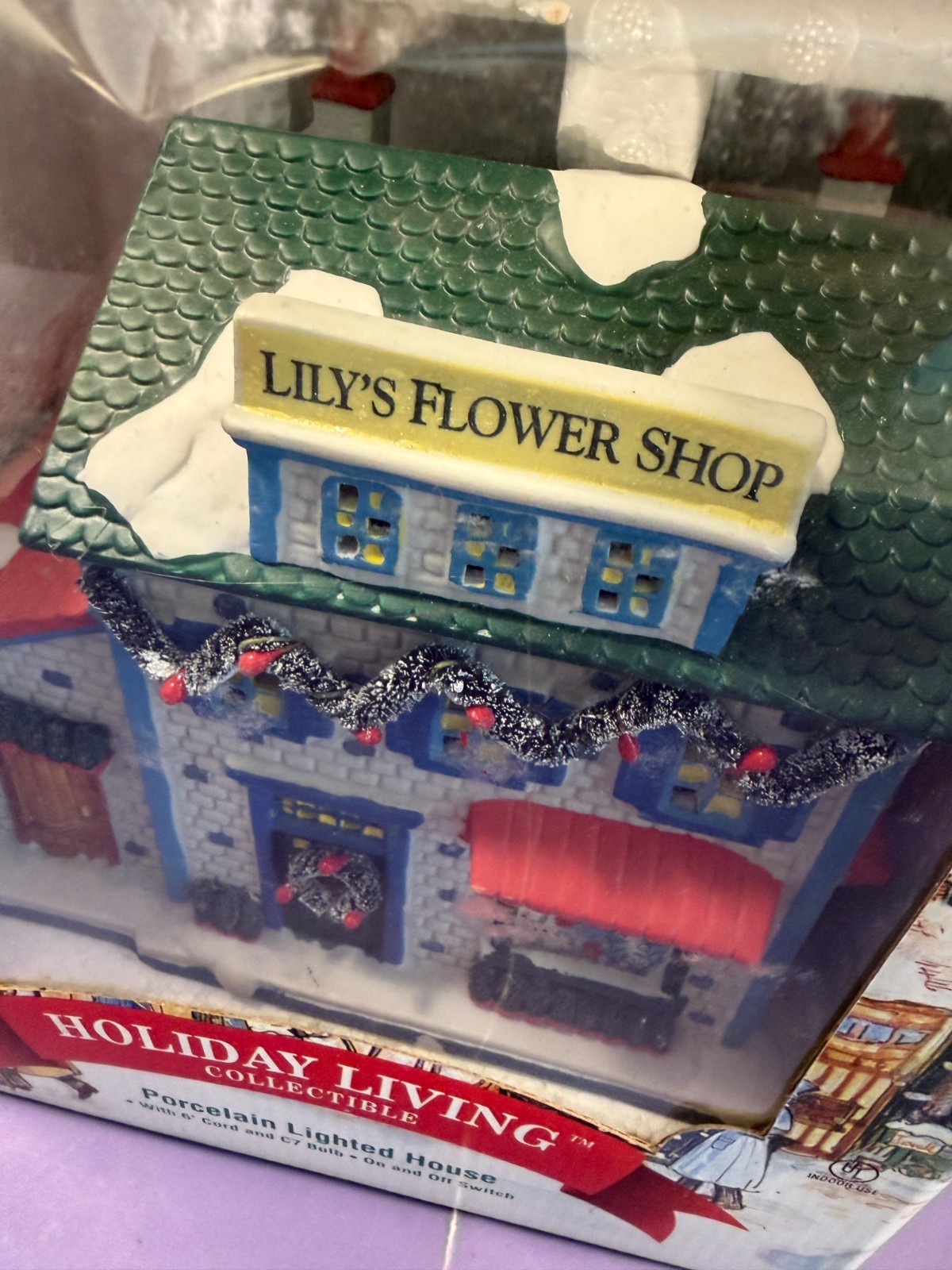 Holiday Living Porcelain Lilys Flower Shop Christmas Village House IN BOX & FOAM