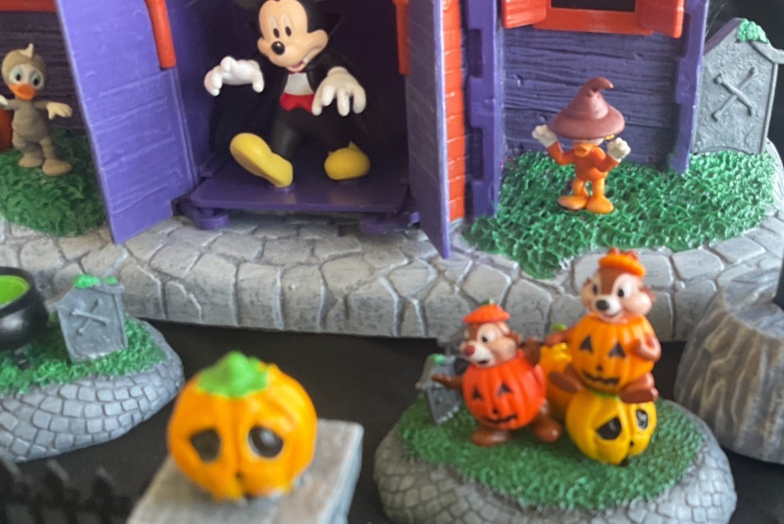 NIB Disney Mickey & Friends Halloween Village Haunted House Music 9 PC