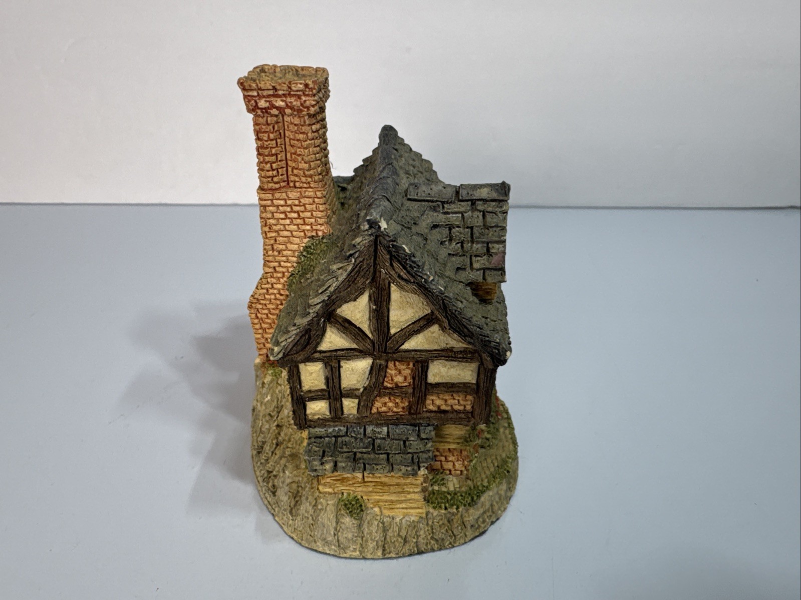 David Winter Cottages – Set of 5 Miniature Figurines – Handmade & Hand-Painted
