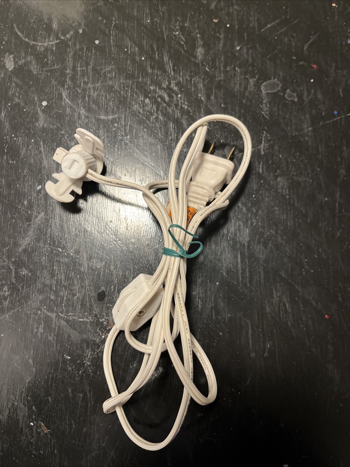 Holiday Village 1 Bulb Light Cord Switched 6 Ft With Power Plug White