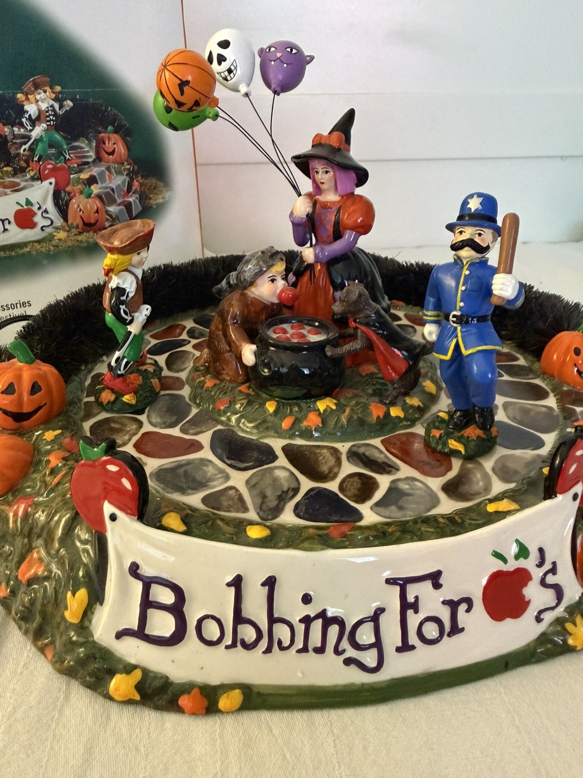 Department 56 HALLOWEEN FESTIVAL–Bobbing For Apples #56.53229 Moving Figures