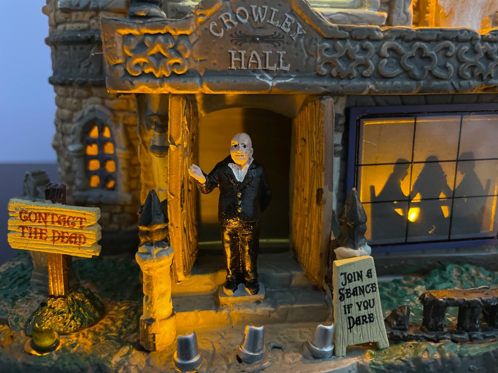 Lemax Spooky Town “Crowley Hall” Brand New, Lights, Sound, Ceramic, Rare