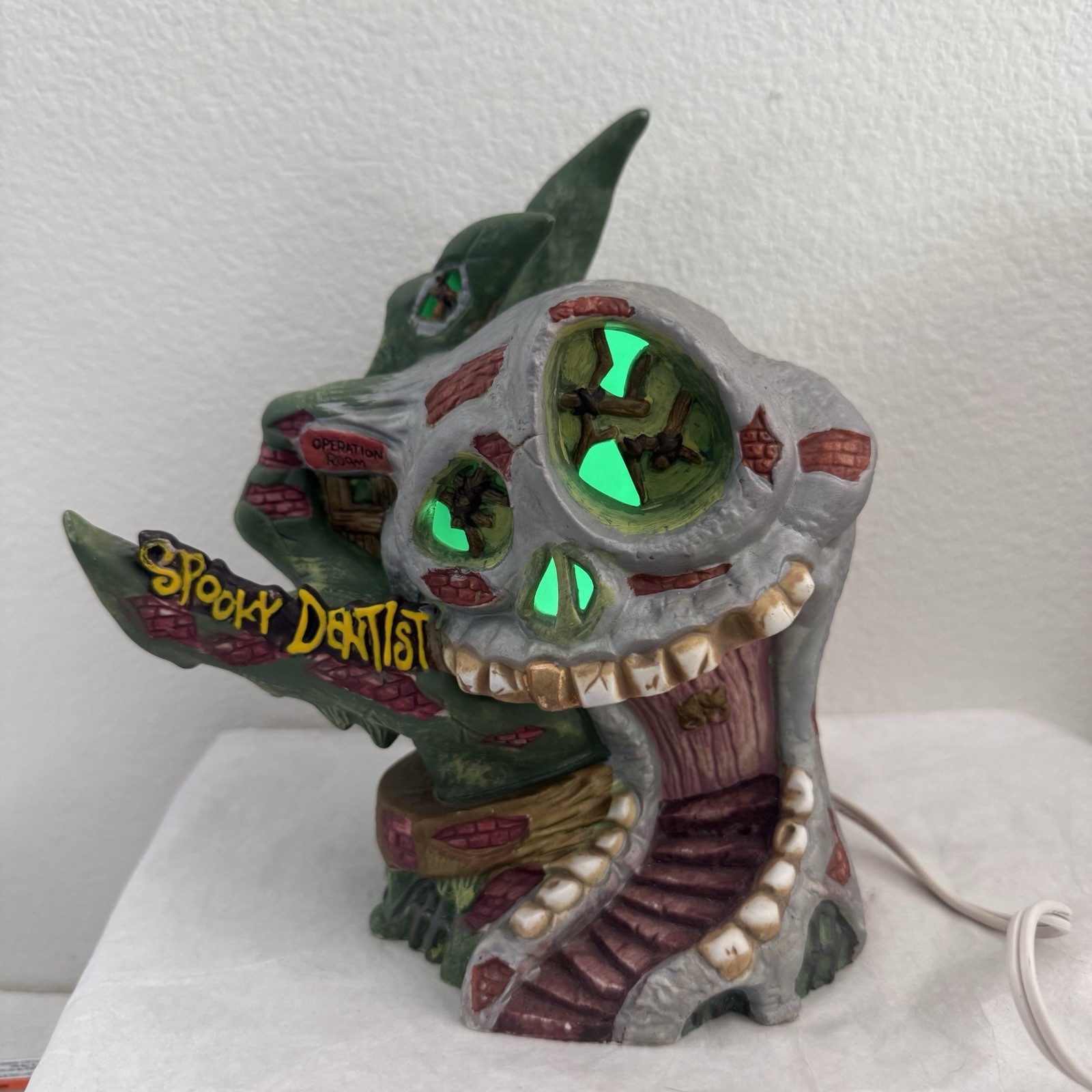 Vintage Collins Spooky Dentist Halloween Lighted Ceramic Skull Village House