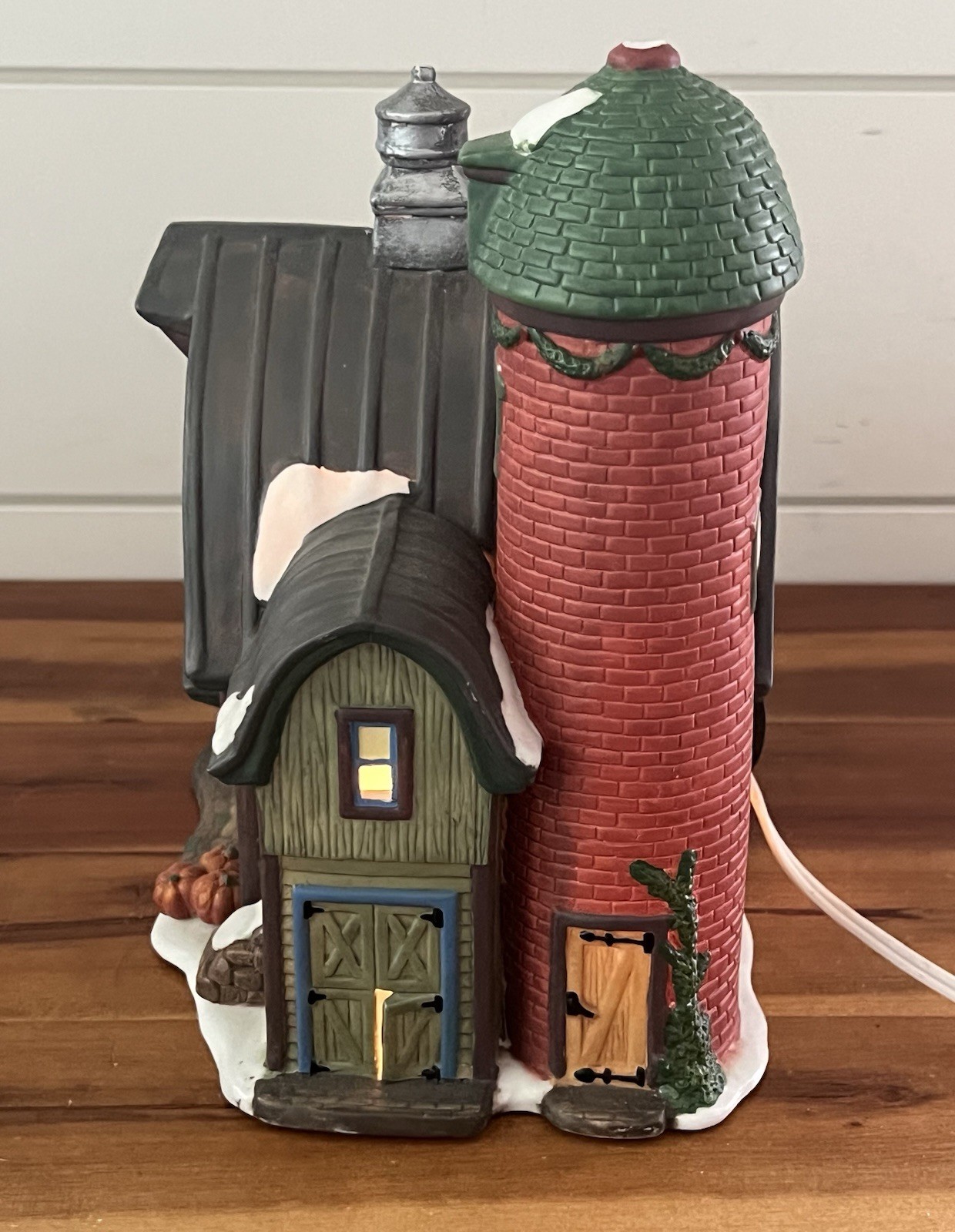 Heartland Valley Village 2000 O’Well Lighted Red Barn Silo Limited Edition RARE