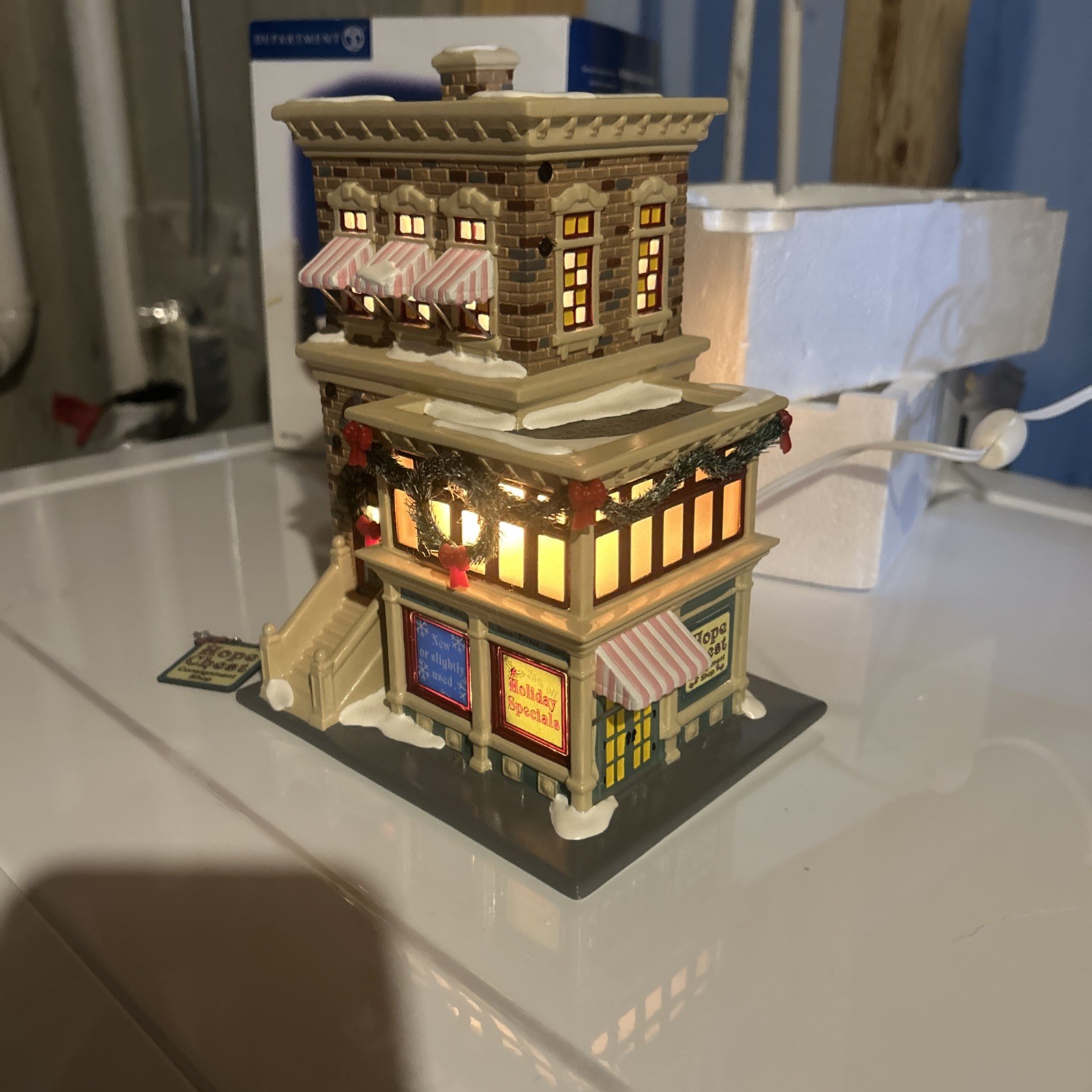 Dept. 56 Snow Village 2004 Hope Chest Consignment Shop #56.55367