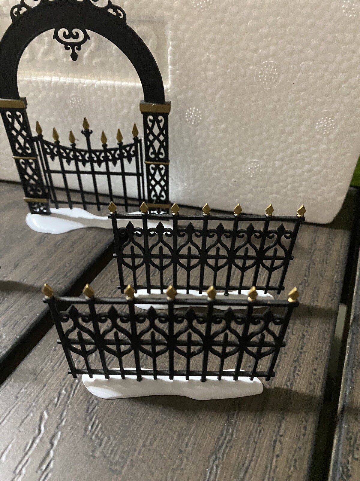 Dept 56 -VICTORIAN WROUGHT IRON FENCE & GATE Heritage Village 5252-3 Orig Box