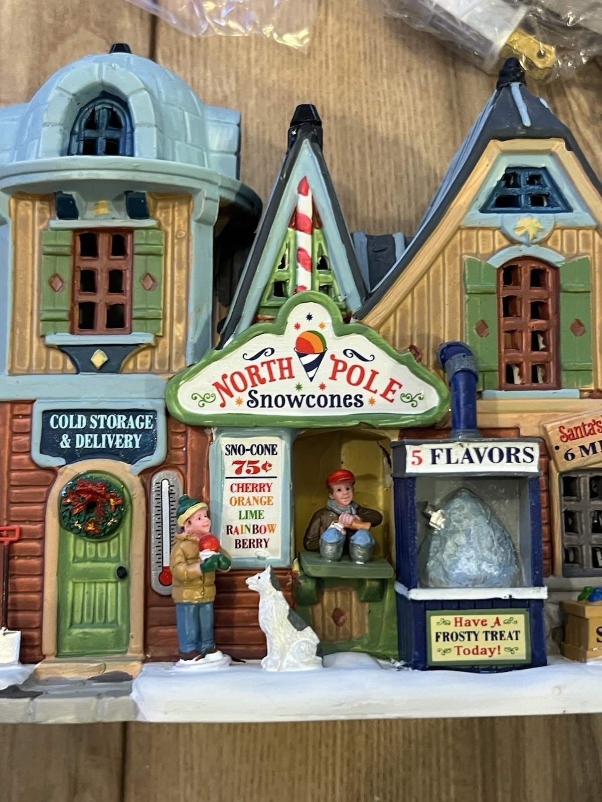 Lemax North Pole Snowcones Lighted Building w/ Box Tested Works 2017