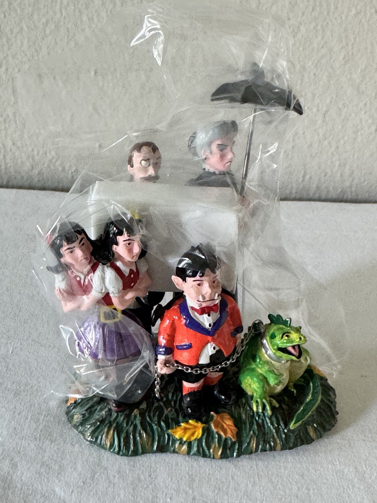 Department 56 Halloween ‘A GRIMSLY FAMILY’ – Retired – NEW!