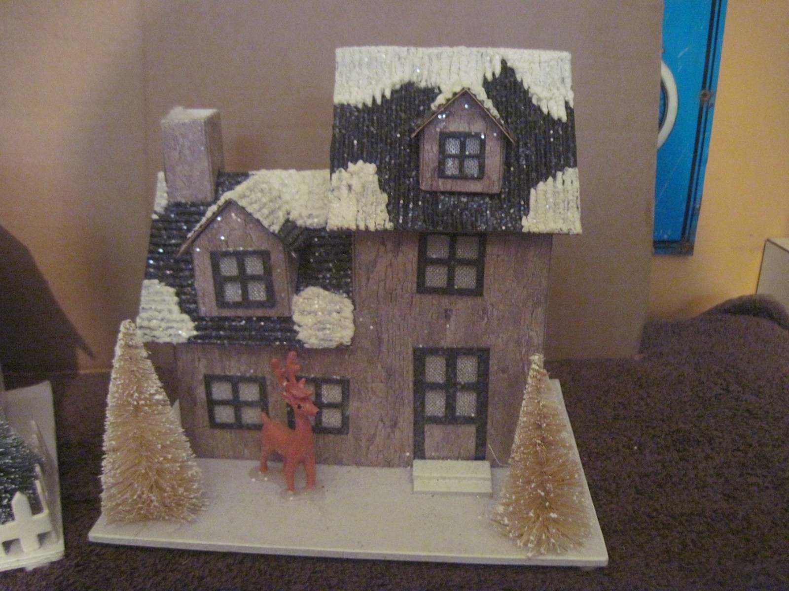 2 Christmas Reproduction Light up Particle Board? Bldgs. House & Barn, Read Deta