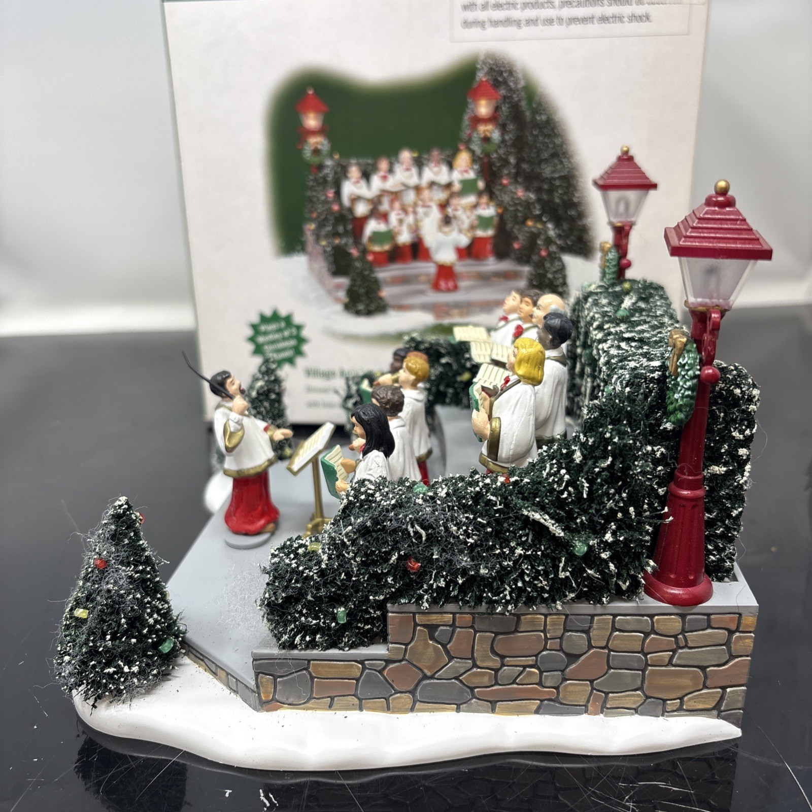 Dept 56 56.52505 Village Animated “Holiday Singers” (no Cord)
