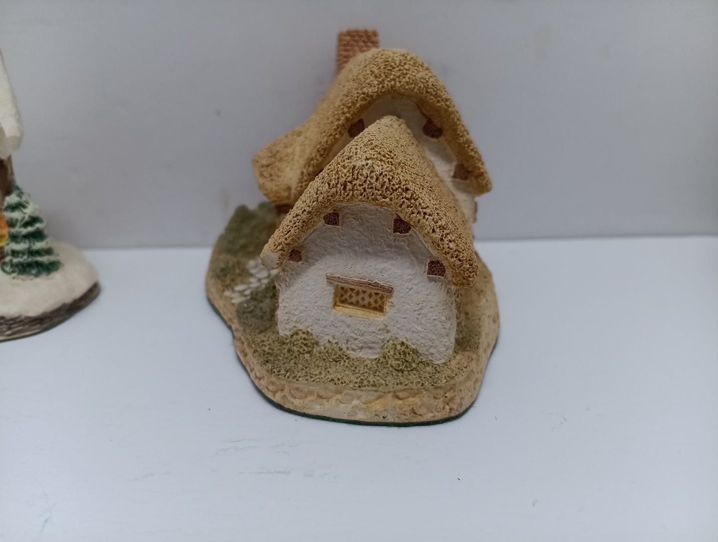 Lot Of 3 Miniture Villiage Dioramas By David Winter & Memory Lane Cottages…